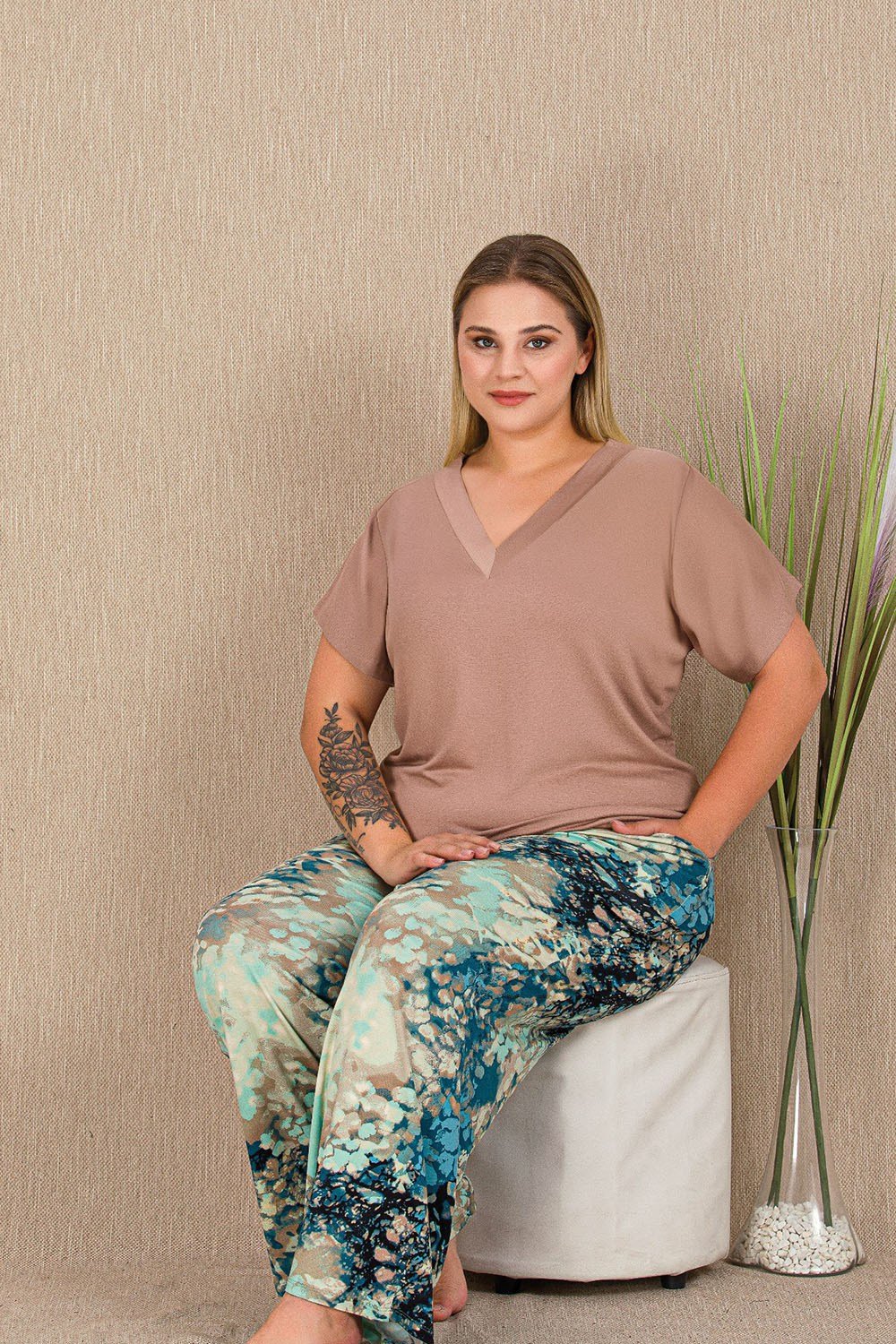 Çiçekli V Yaka Büyük Beden Pijama Takımı