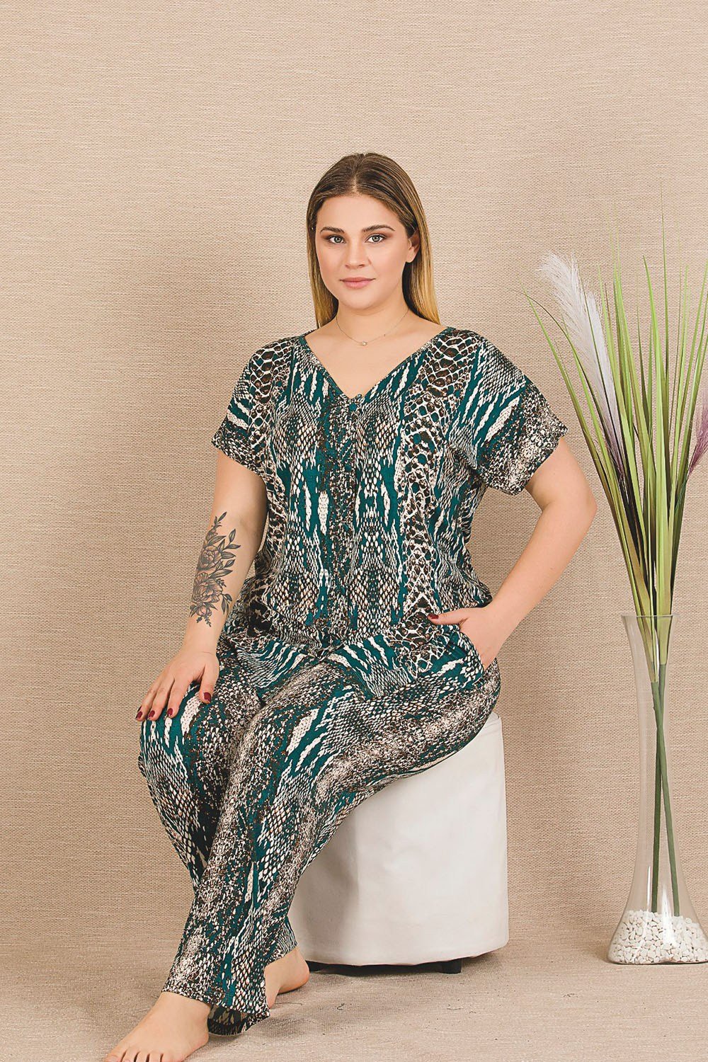Çok Renkli Düğmeli Büyük Beden Pijama Takımı