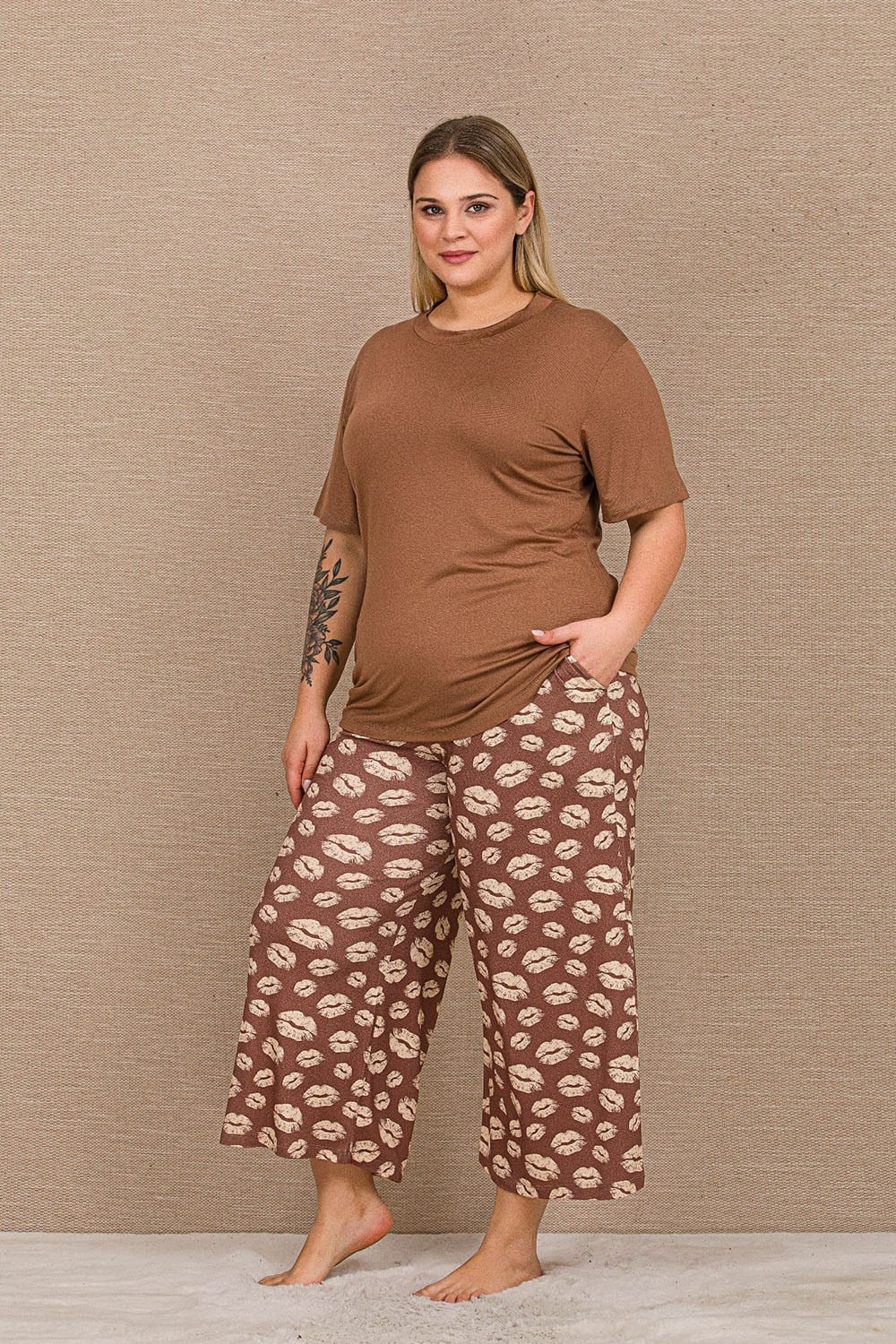 Dudak Desenli Büyük Beden Kapri Pijama Takımı