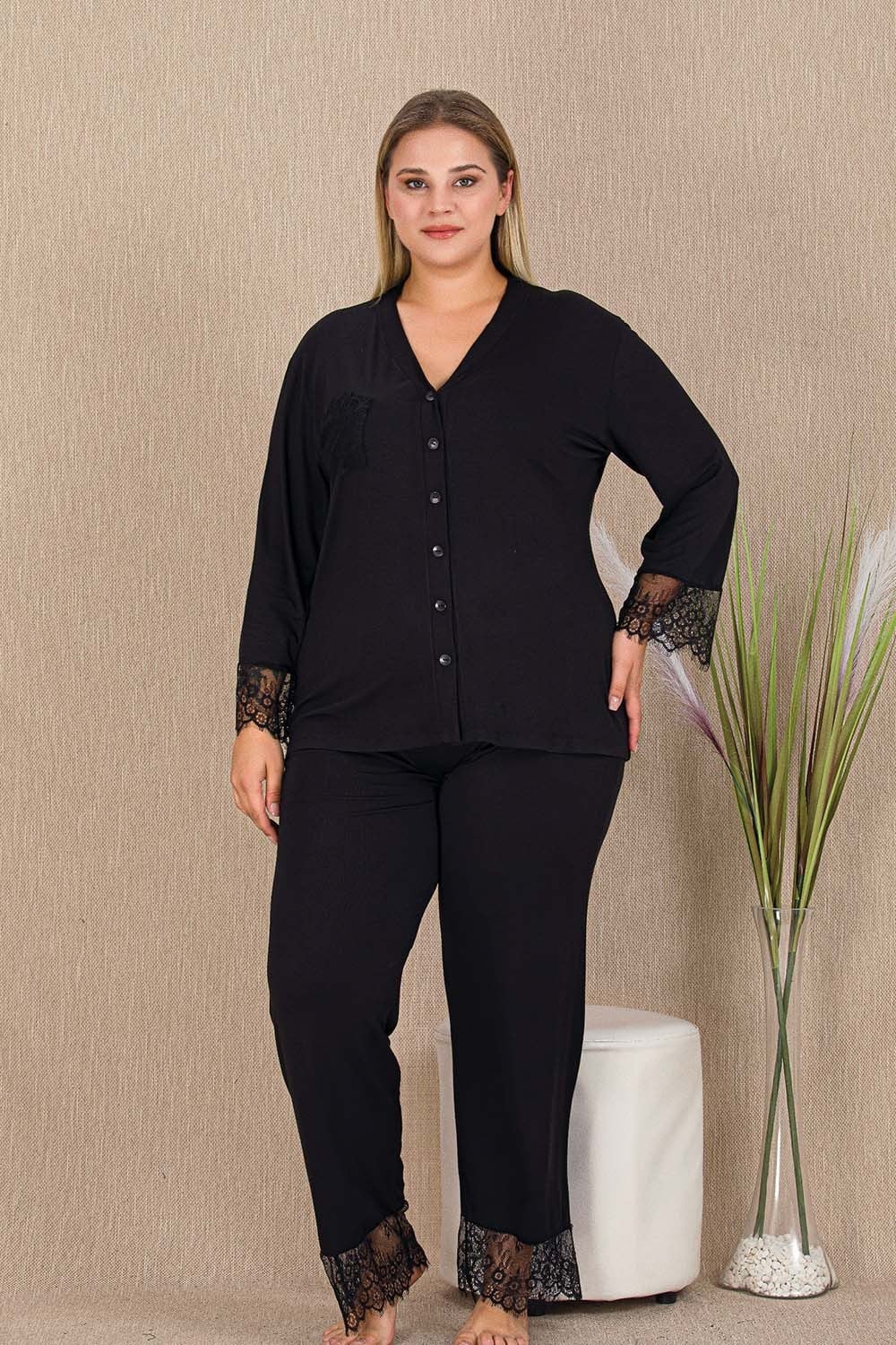 Düğmeli Dantelli Siyah Büyük Beden Pijama Takımı