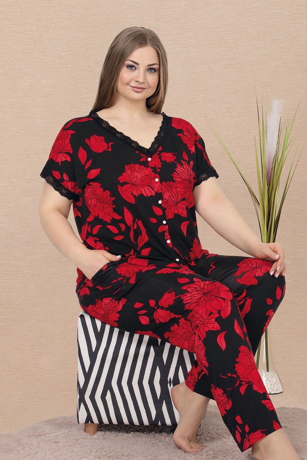 Düğmeli Siyah Kırmızı Büyük Beden Pijama Takımı