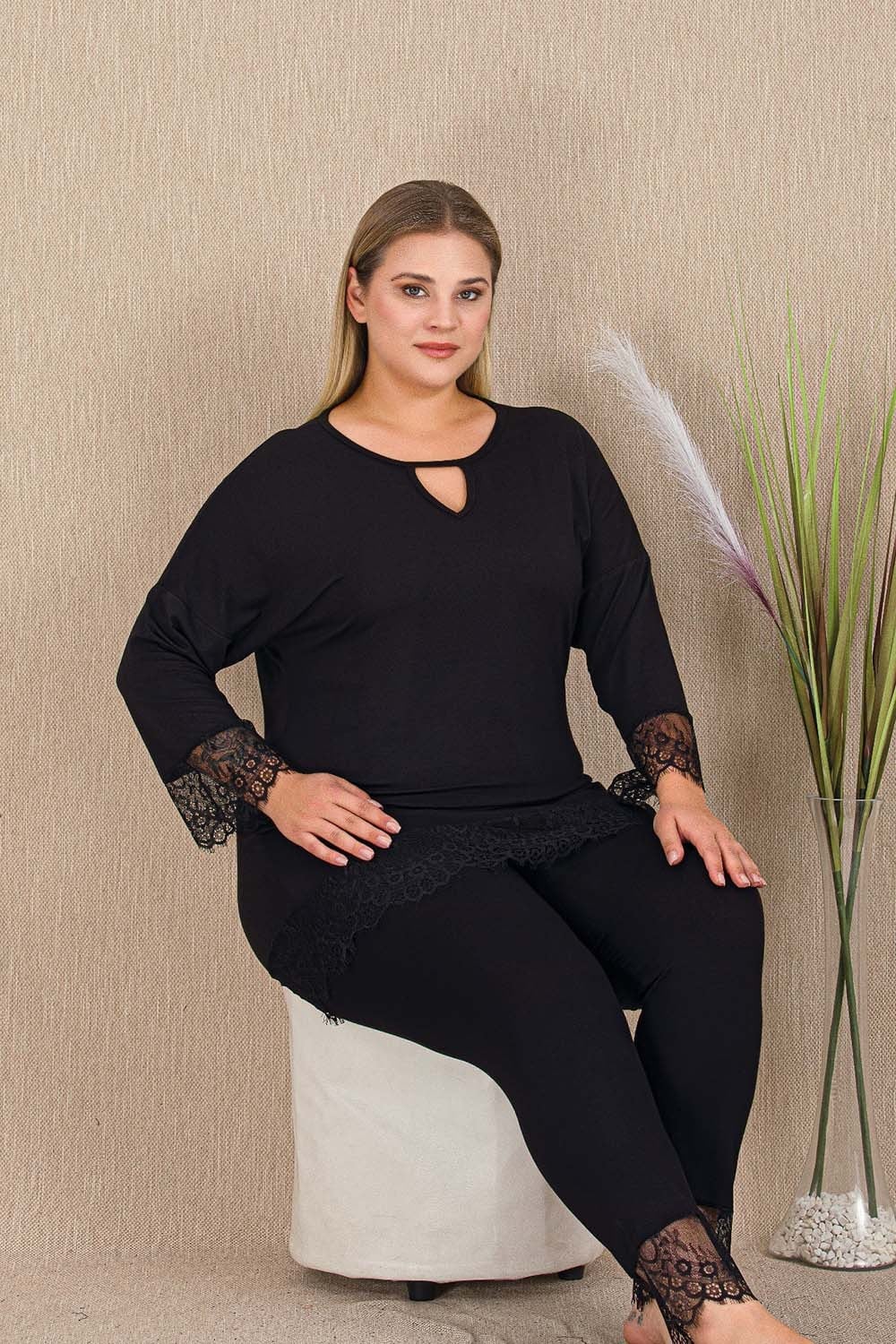 Geniş Dantelli Siyah Büyük Beden Pijama Takımı