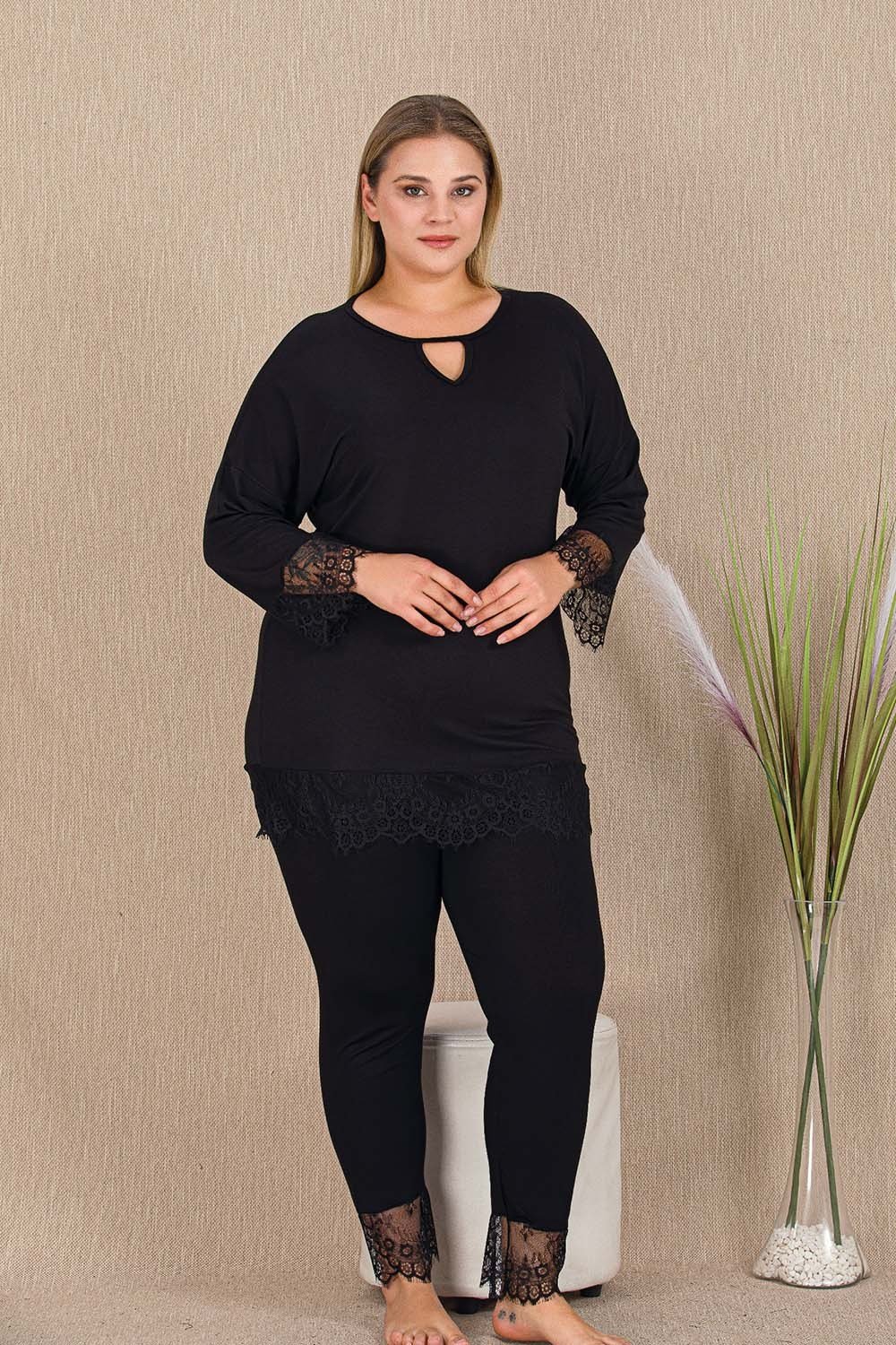Geniş Dantelli Siyah Büyük Beden Pijama Takımı