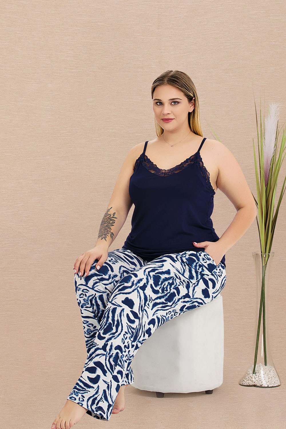 İnce Askılı Desenli Büyük Beden Pijama Takımı