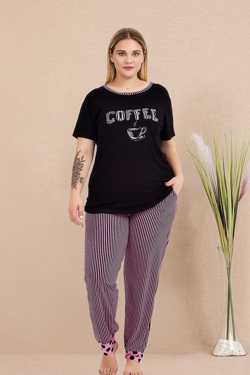 İnce Çizgili Pembe Siyah Büyük Beden Pijama Takımı