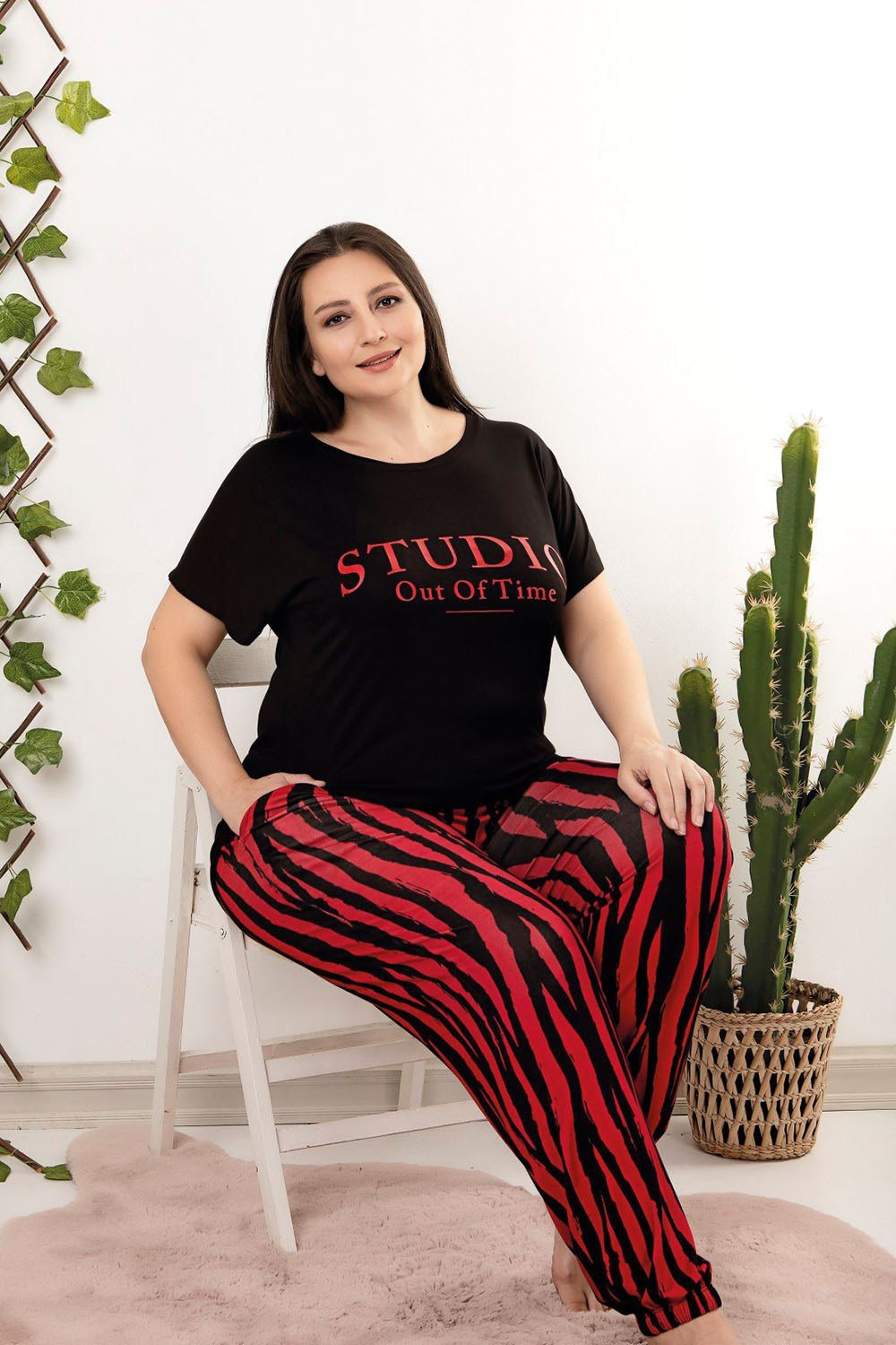 Kırmızılı Siyah Büyük Beden Siyah Pijama Takımı