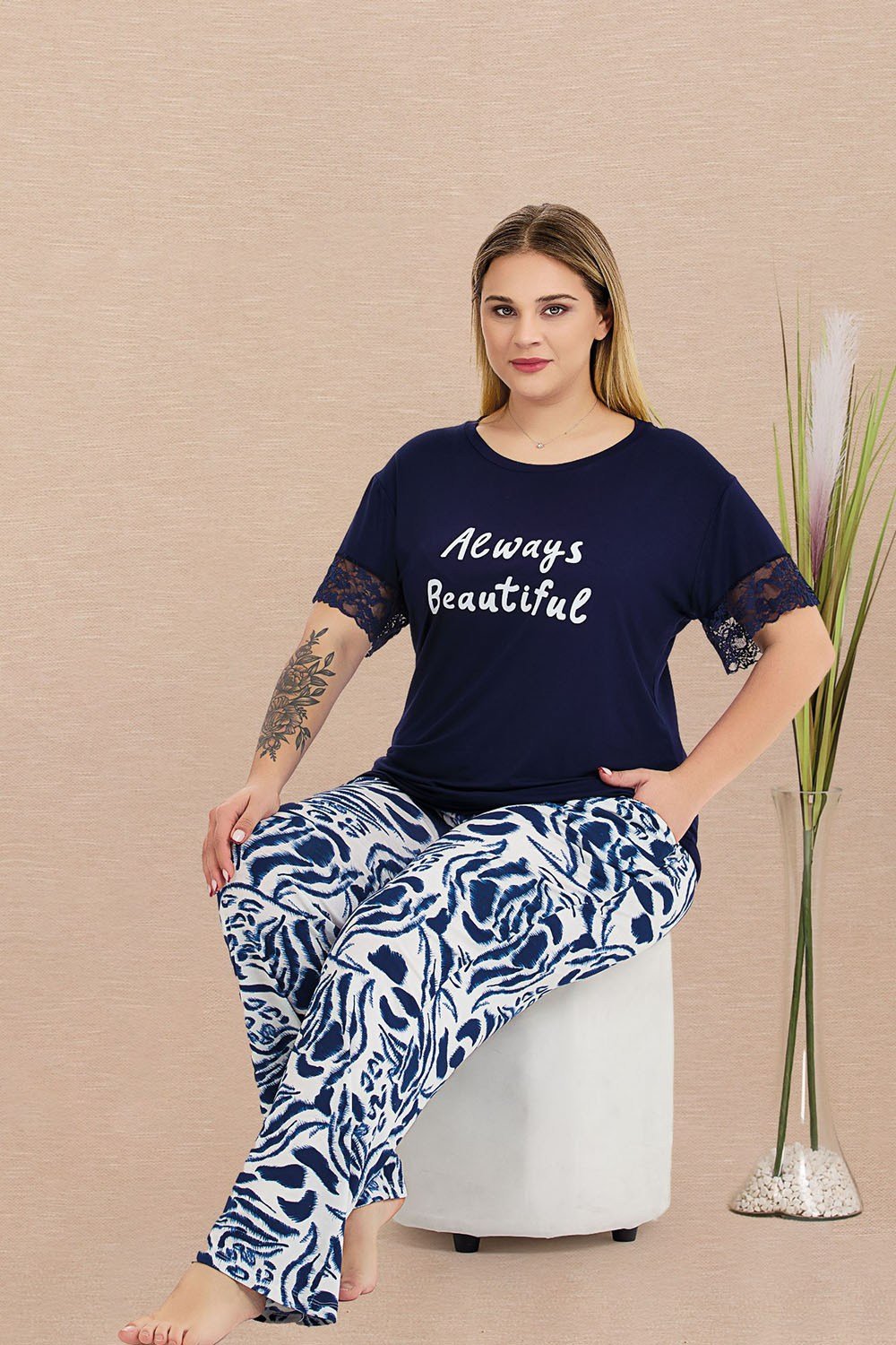 Kolları Dantelli Lacivert Büyük Beden Pijama Takımı