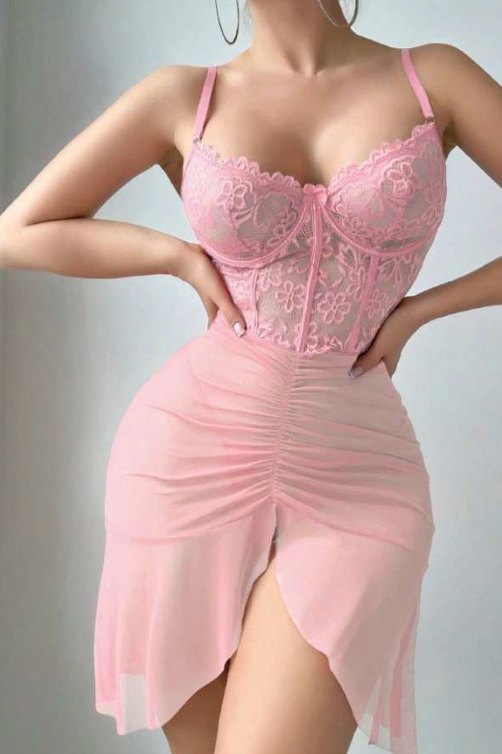 Önden Yırtmaçlı Pembe Fantazi Gecelik