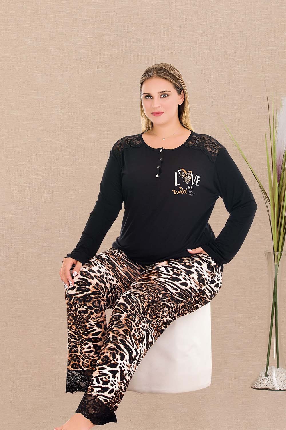 Paçası Dantelli Leoparlı Büyük Beden Pijama Takımı