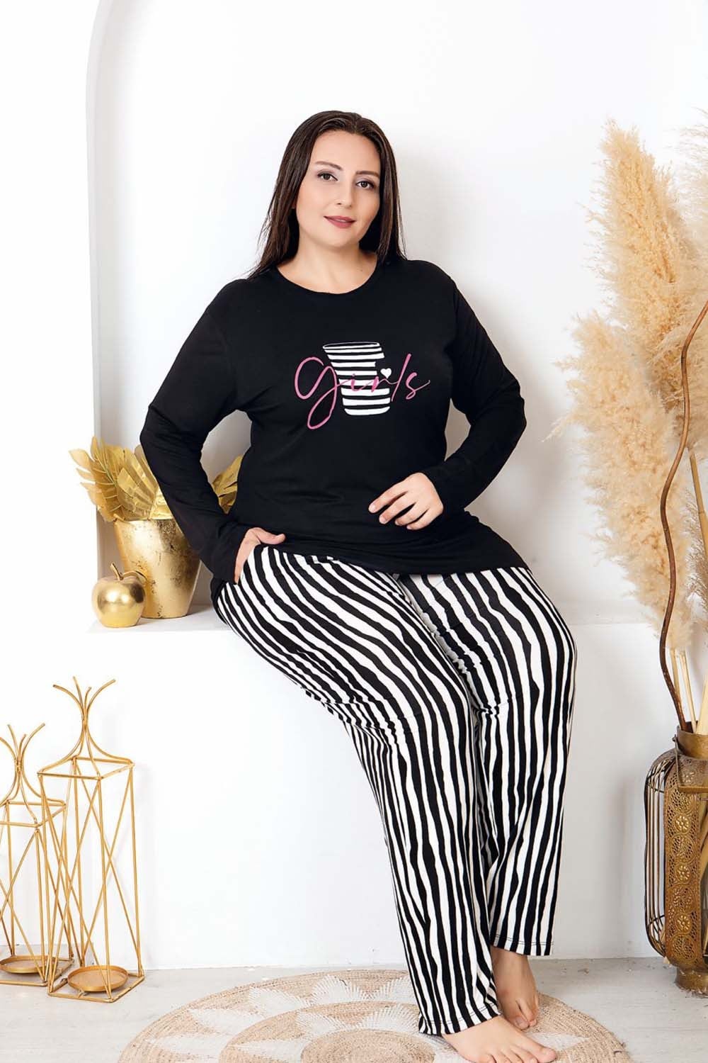 Siyah Beyaz Desenli Büyük Beden Pijama Takımı