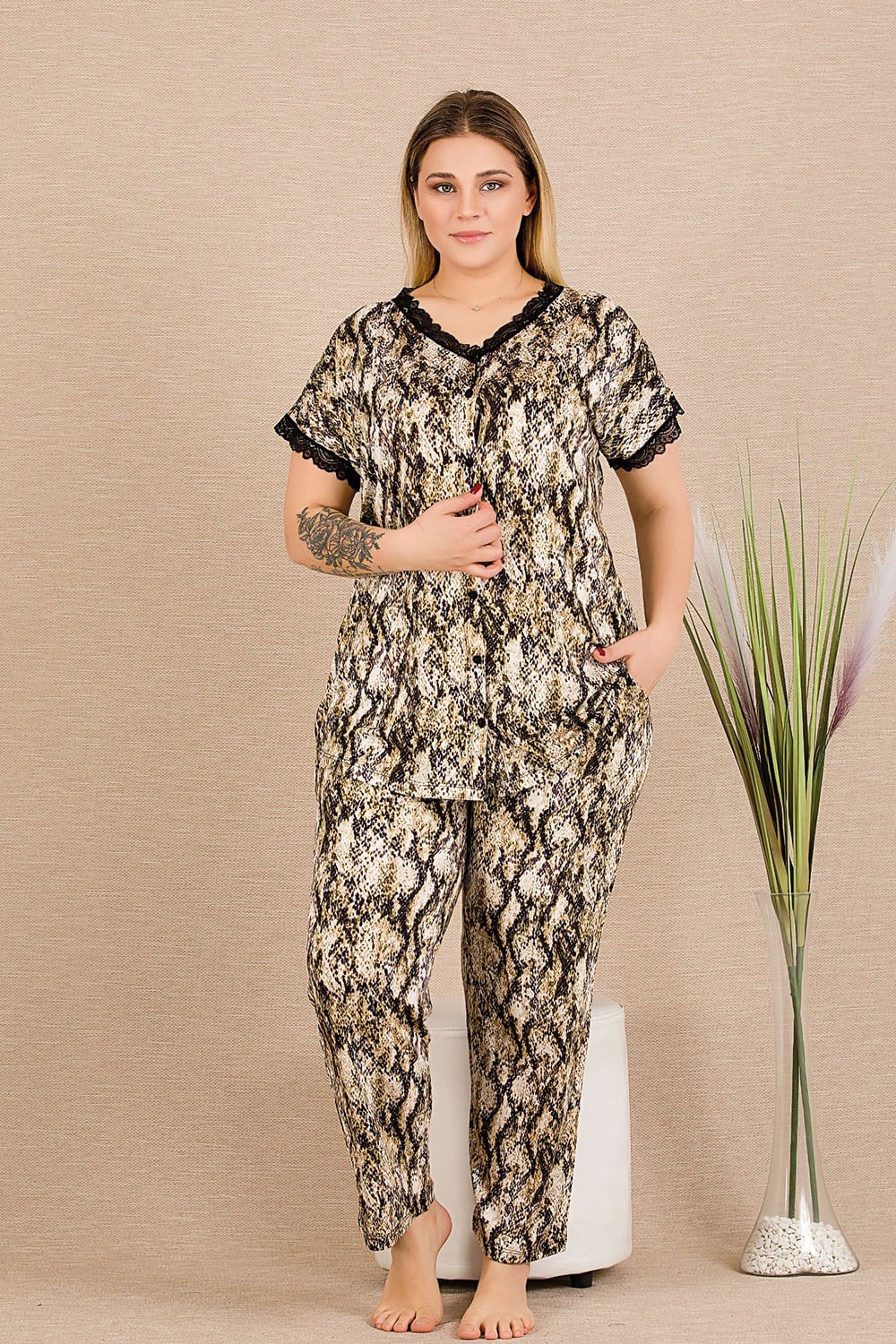 Siyah Dantelli Renkli Büyük Beden Pijama Takımı