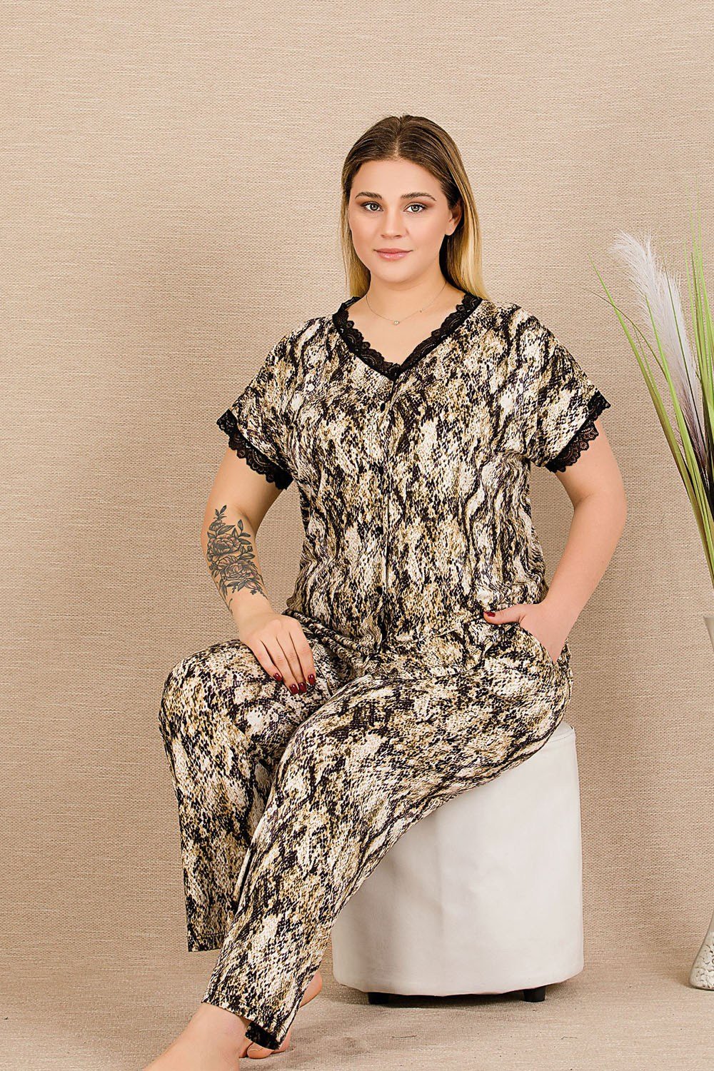 Siyah Dantelli Renkli Büyük Beden Pijama Takımı