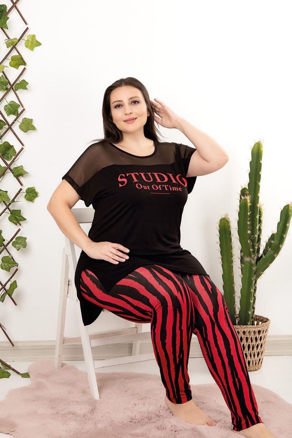 Siyahlı Kırmızı Büyük Beden Siyah Pijama Takımı