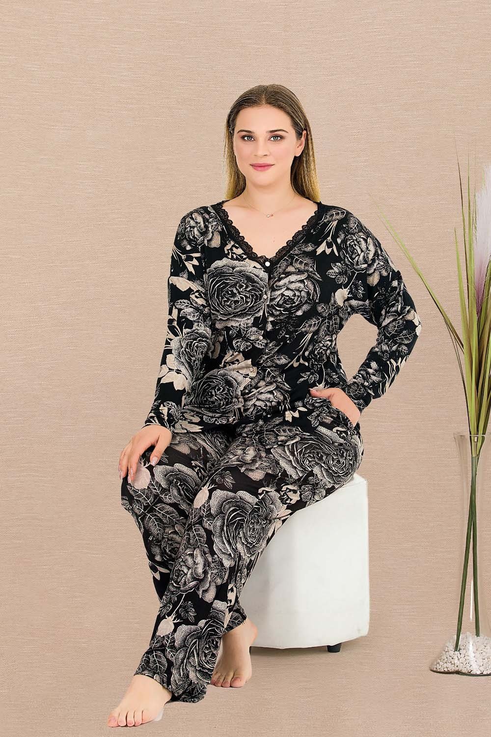 Uzun Kollu Çiçekli Düğmeli Büyük Beden Pijama Takımı