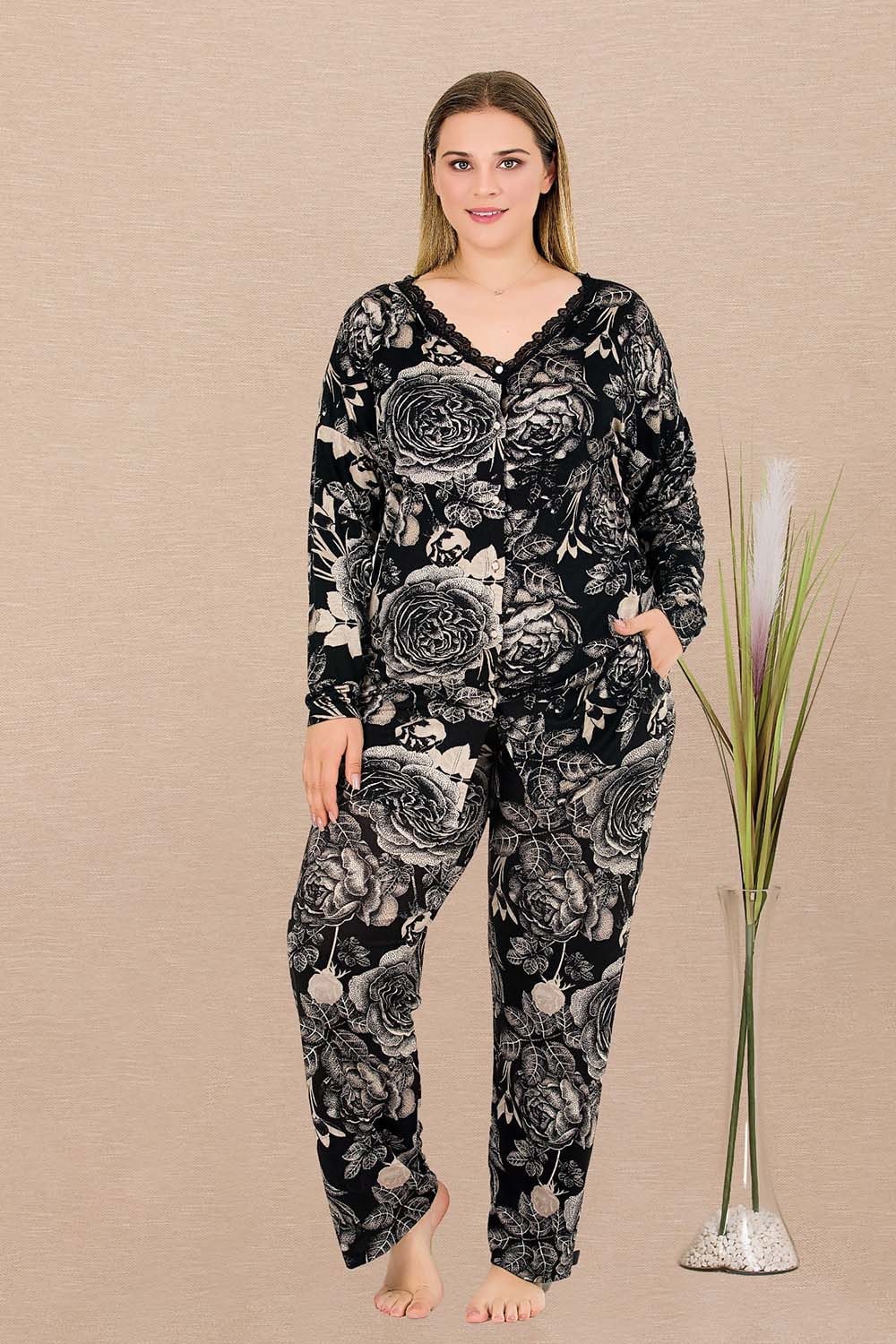 Uzun Kollu Çiçekli Düğmeli Büyük Beden Pijama Takımı