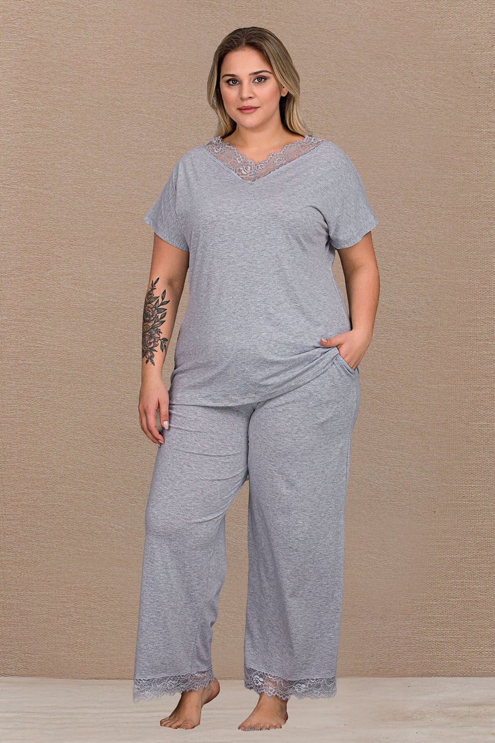 V Dantelli Gri Büyük Beden Pijama Takımı