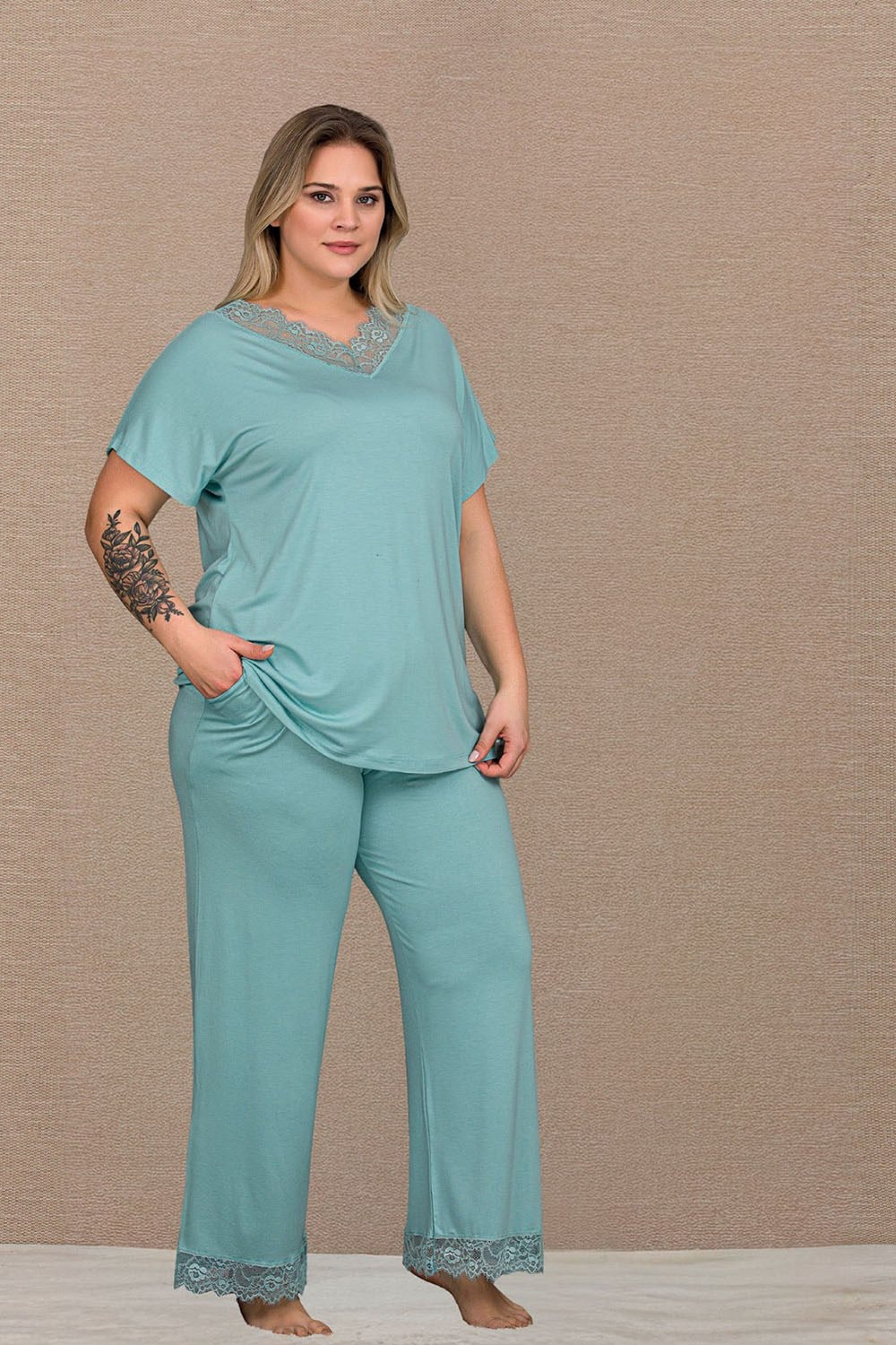 V Dantelli Viskon Büyük Beden Pijama Takımı
