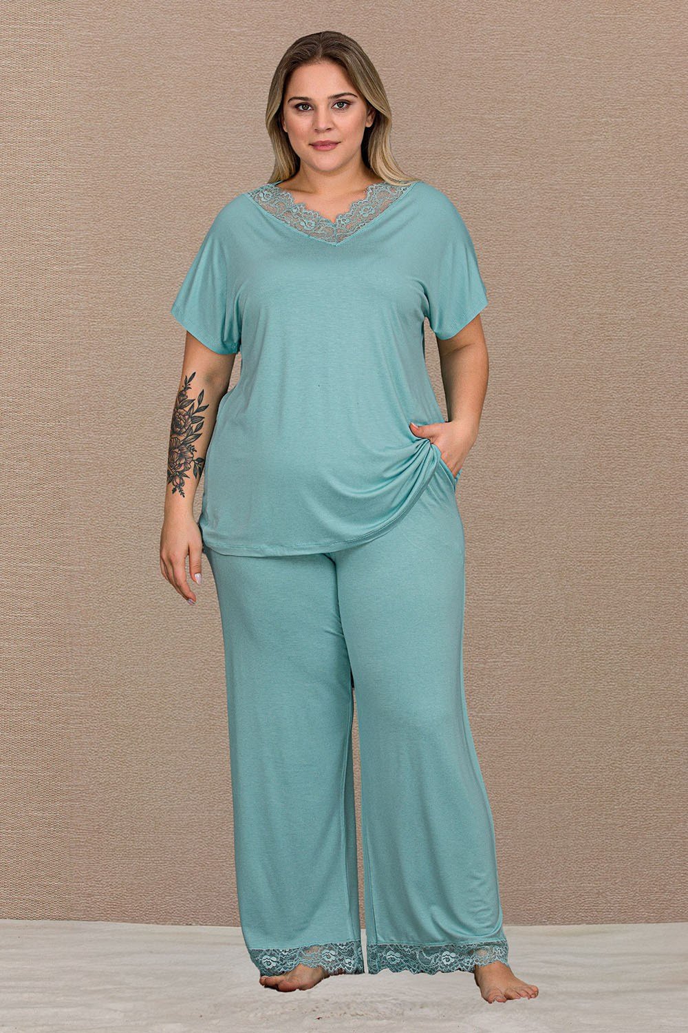 V Dantelli Viskon Büyük Beden Pijama Takımı