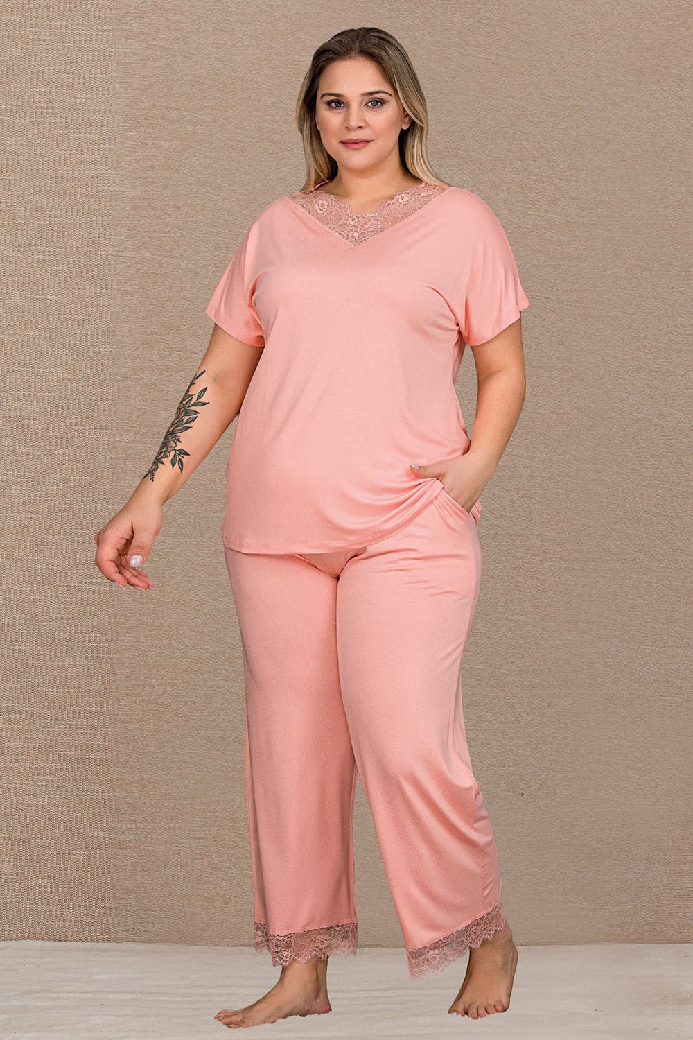 V Dantelli Yavruağzı Büyük Beden Pijama Takımı