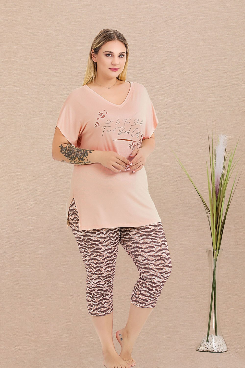 V Yaka Büyük Beden Kapri Pijama Takımı