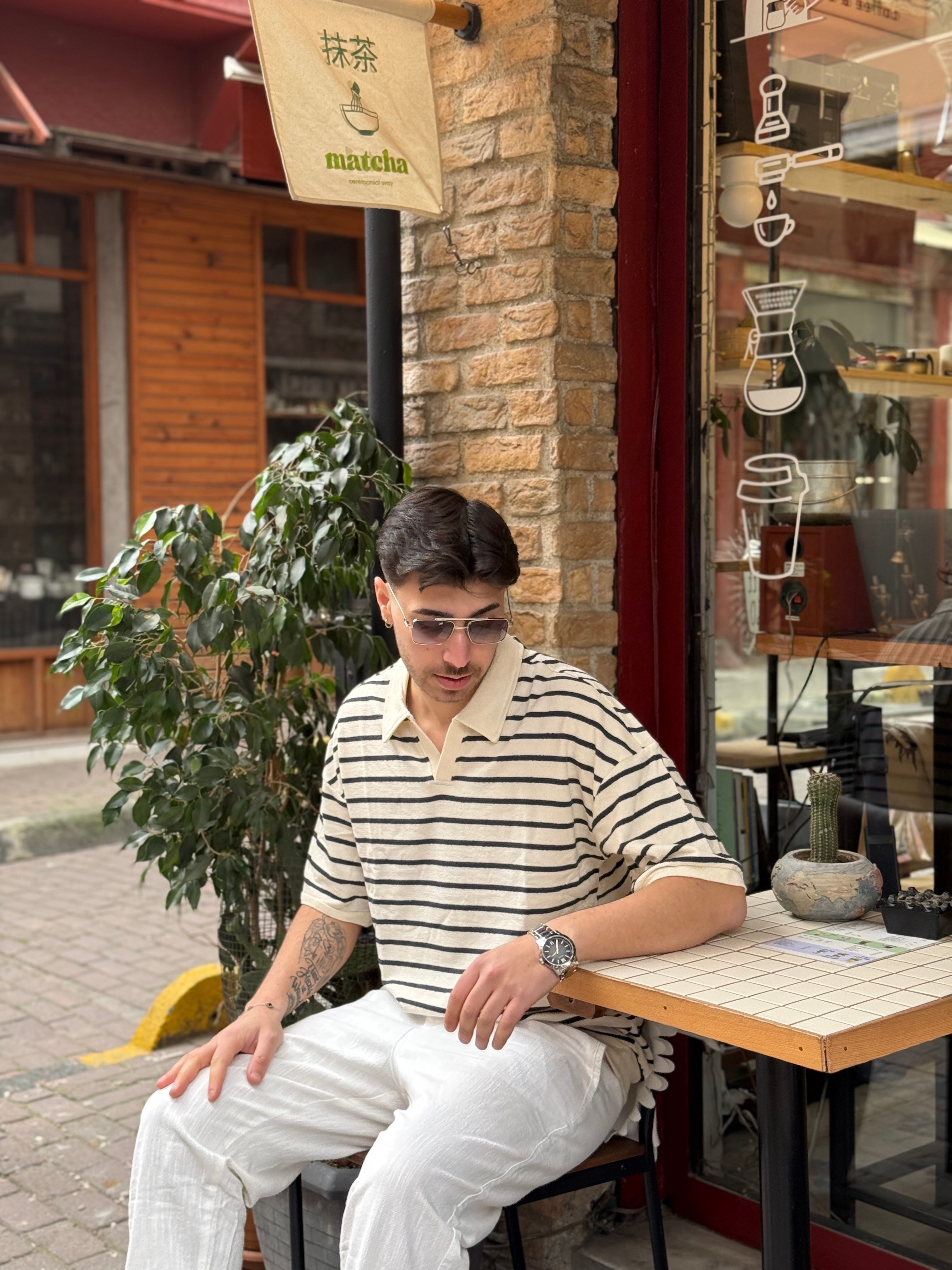 Ekru-Siyah Çizgili Fit Polo Yaka Tişört