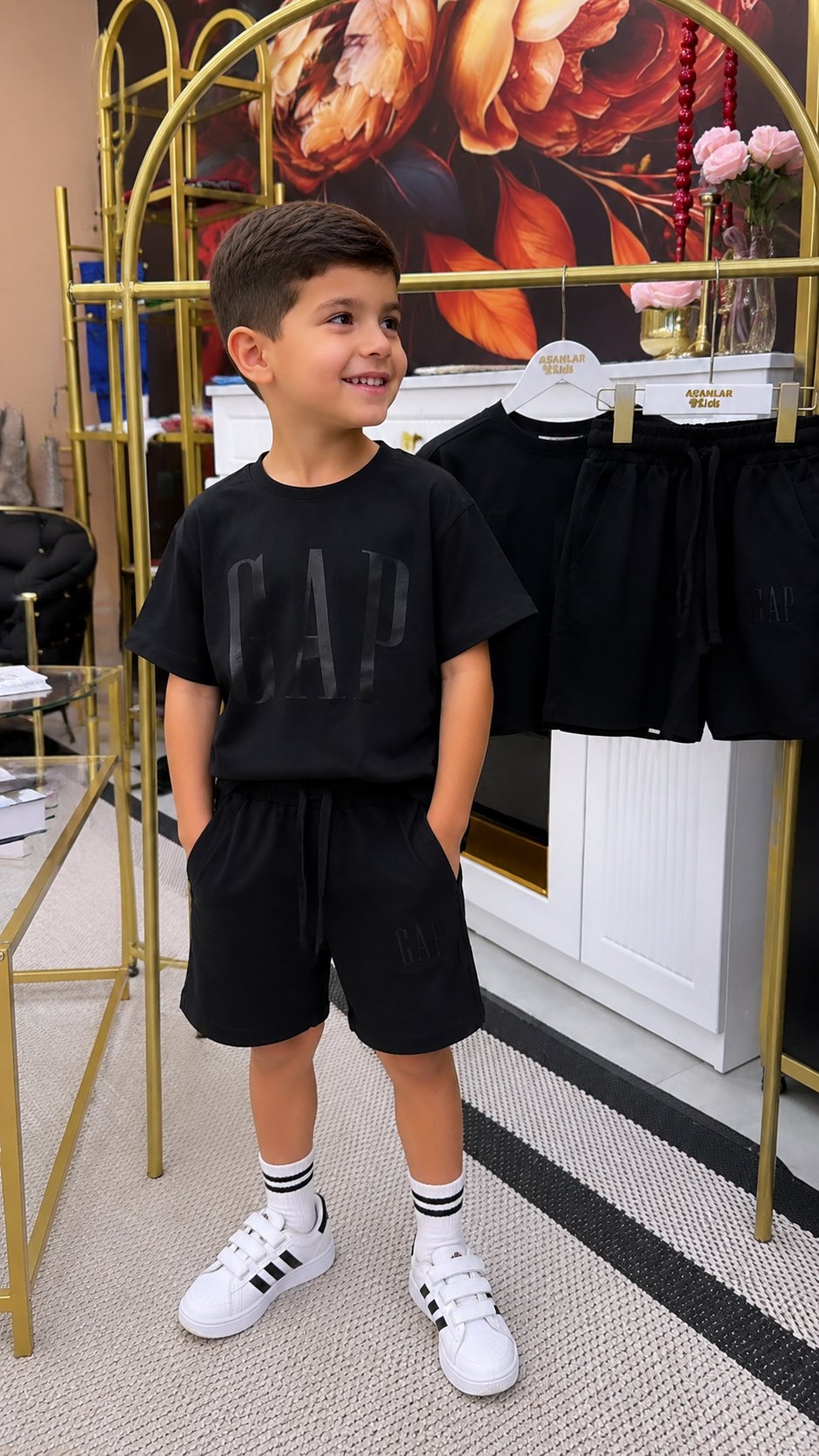 Siyah Yazılı Garson Boy Takım