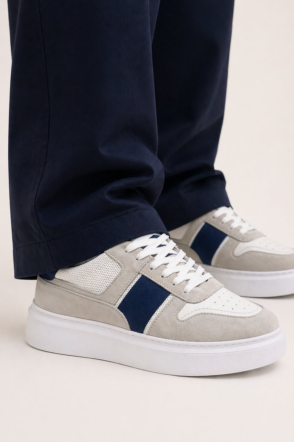 Erkek Beyaz-Lacivert Hakiki Dana Süet ve Deri Sneaker Ayakkabı – Prag