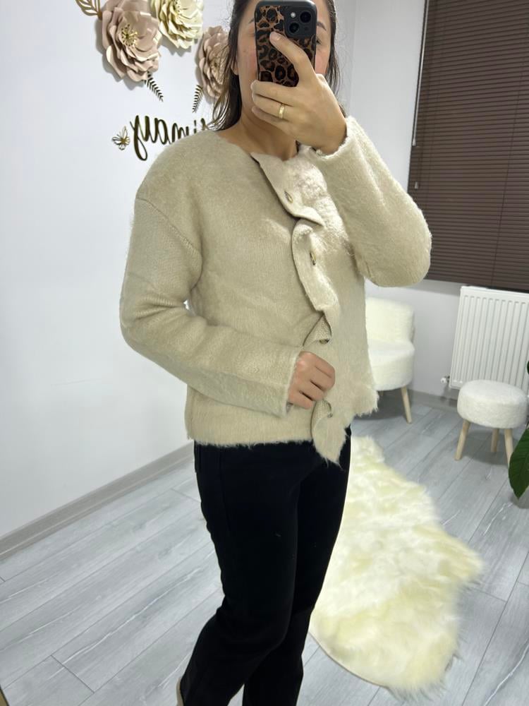 Büzgülü düğme detay hırka