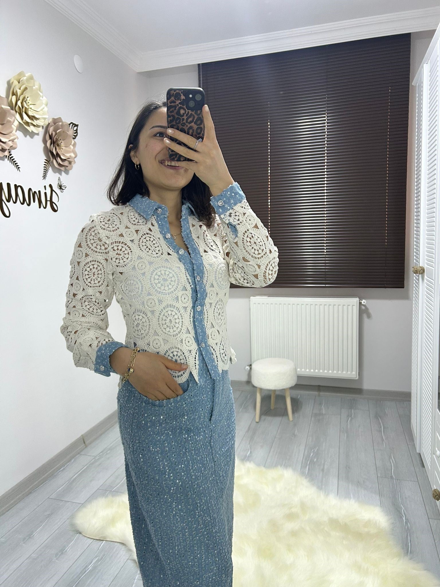 dantel detaylı pullu bluz