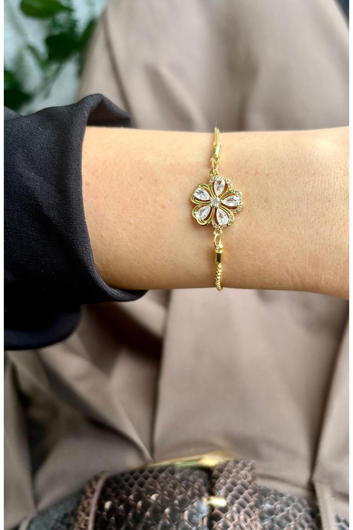 Gold Renk Yonca Charm Bileklik