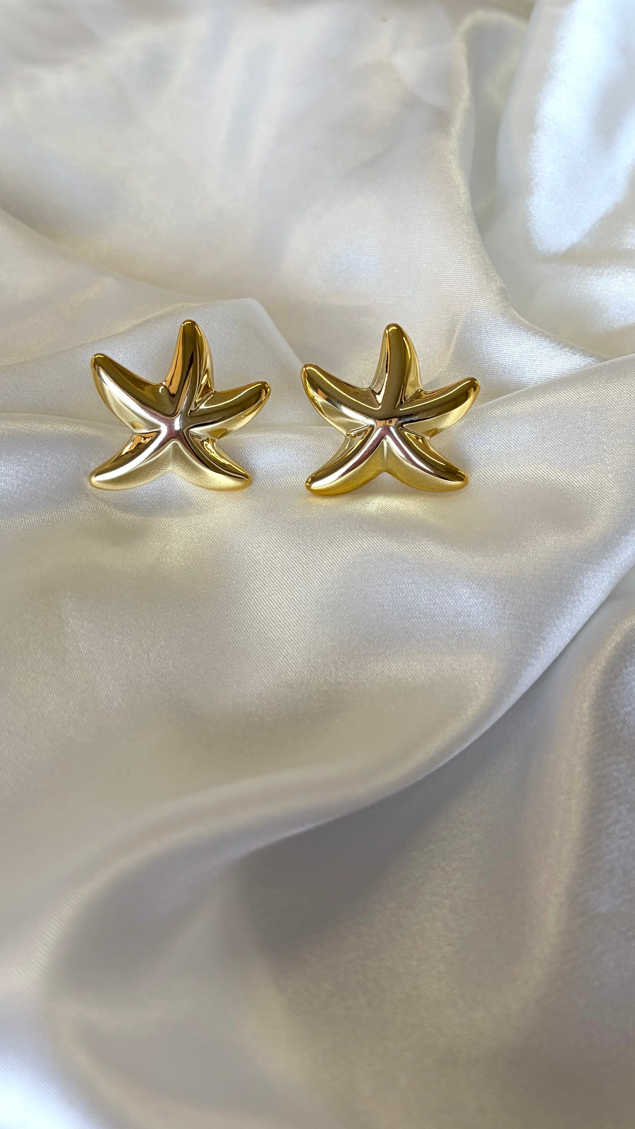 Kadın Gold Renk Bombeli Deniz Yıldızı Küpe