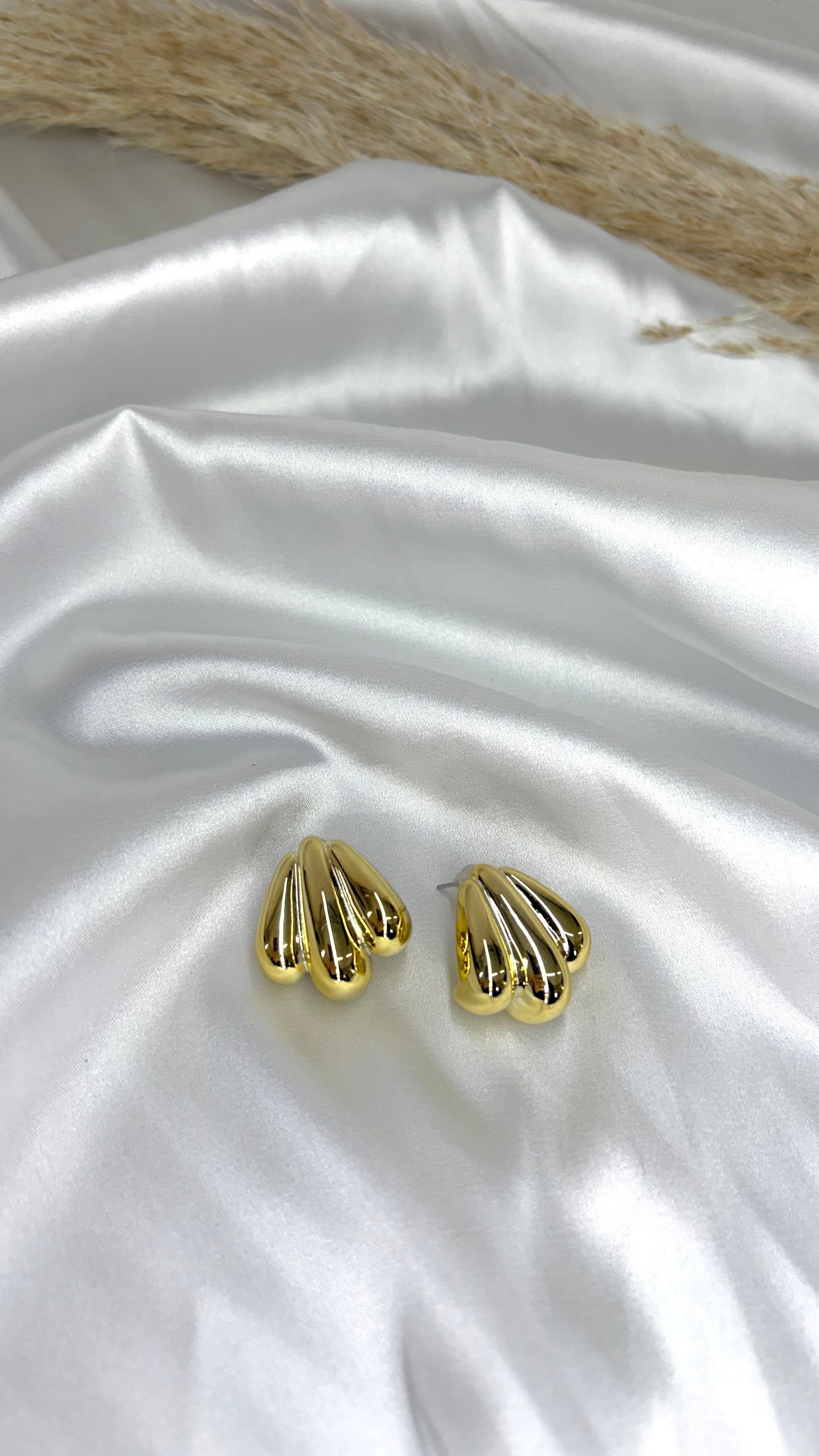 Kadın Gold Renk Damla Model Küpe