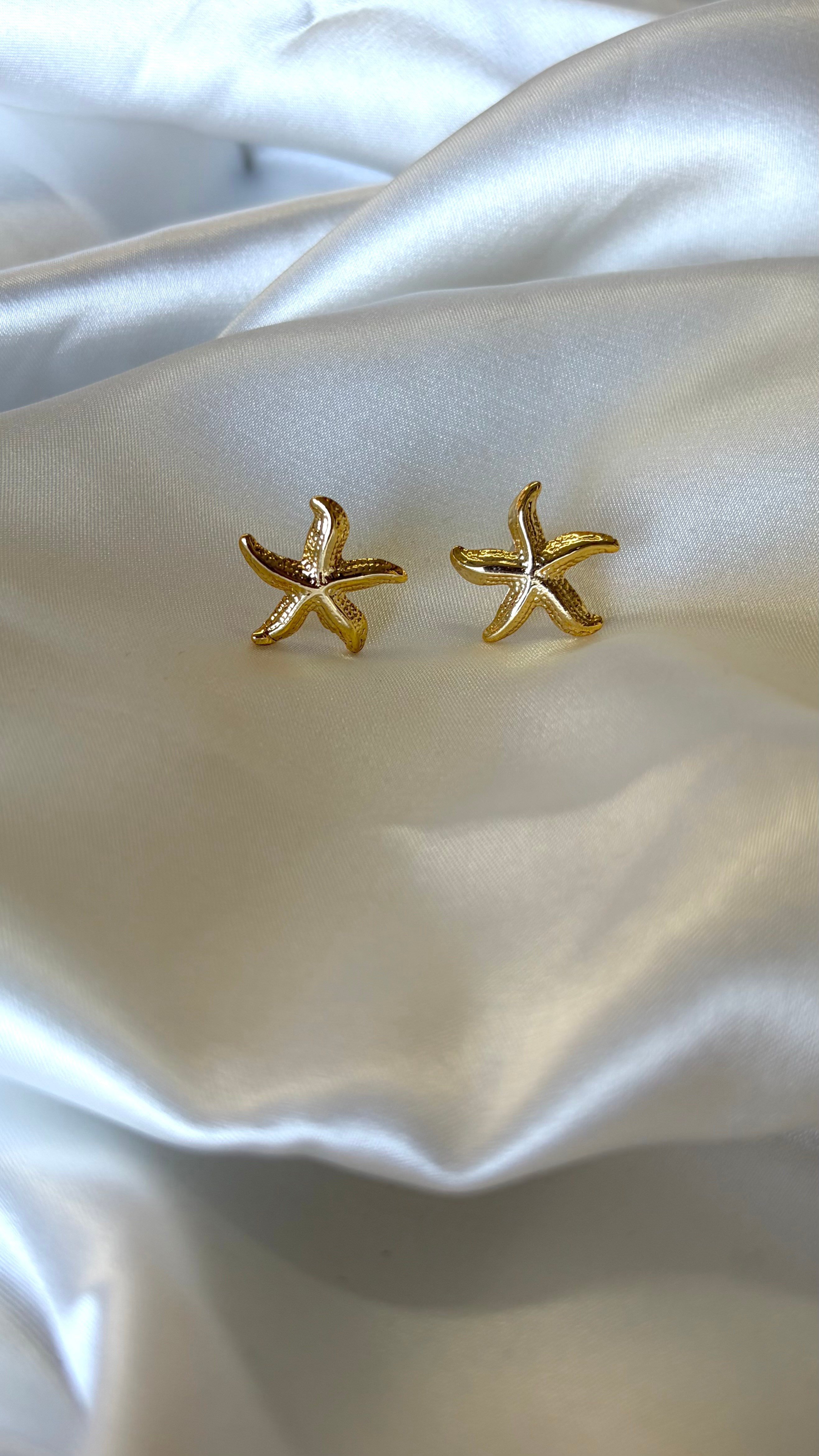 Kadın Gold Renk Minik Deniz Yıldızı Küpe