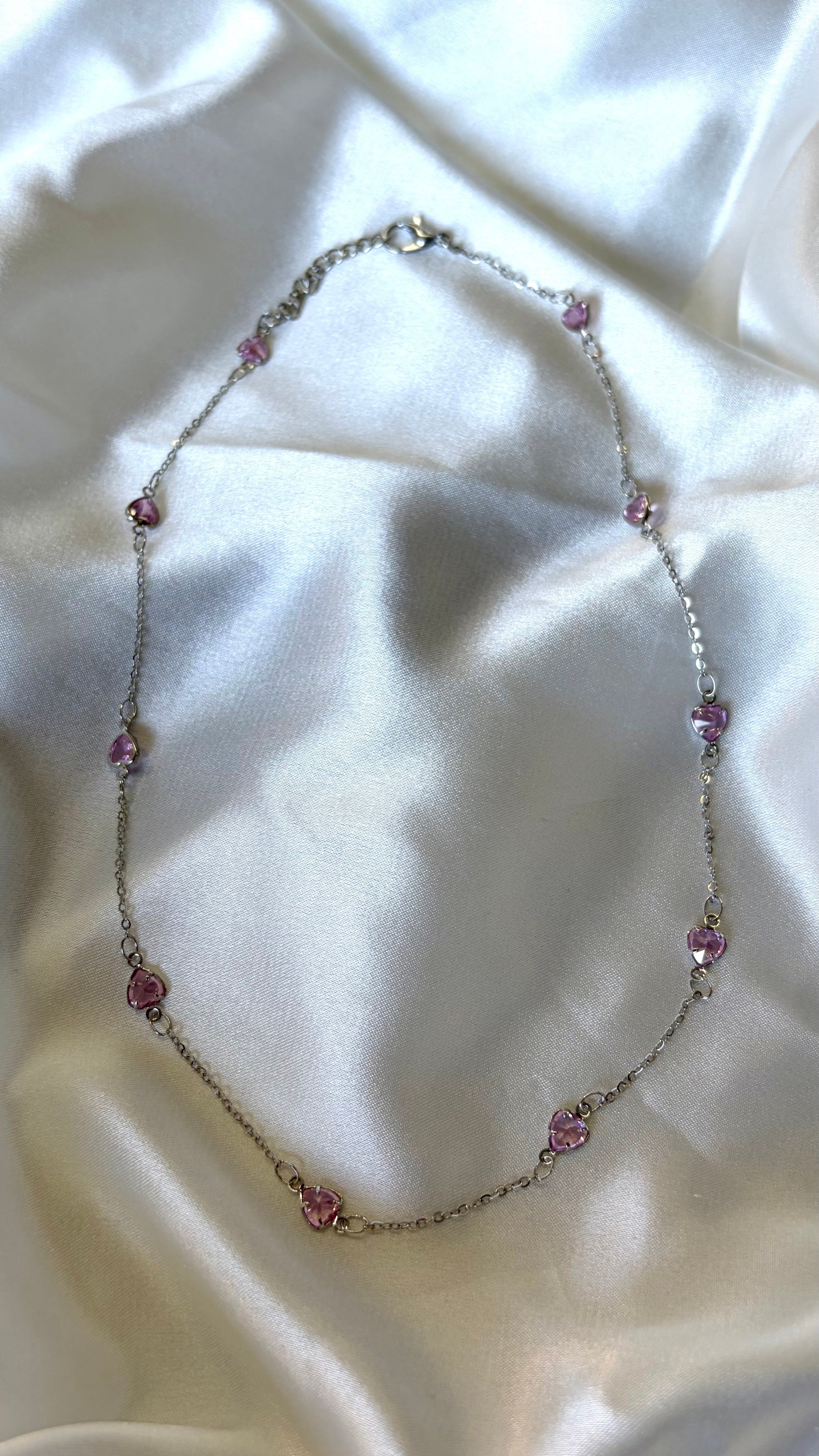 Kadın Gümüş Renk Pembe Taşlı Sıralı Minik Kalpli Kolye