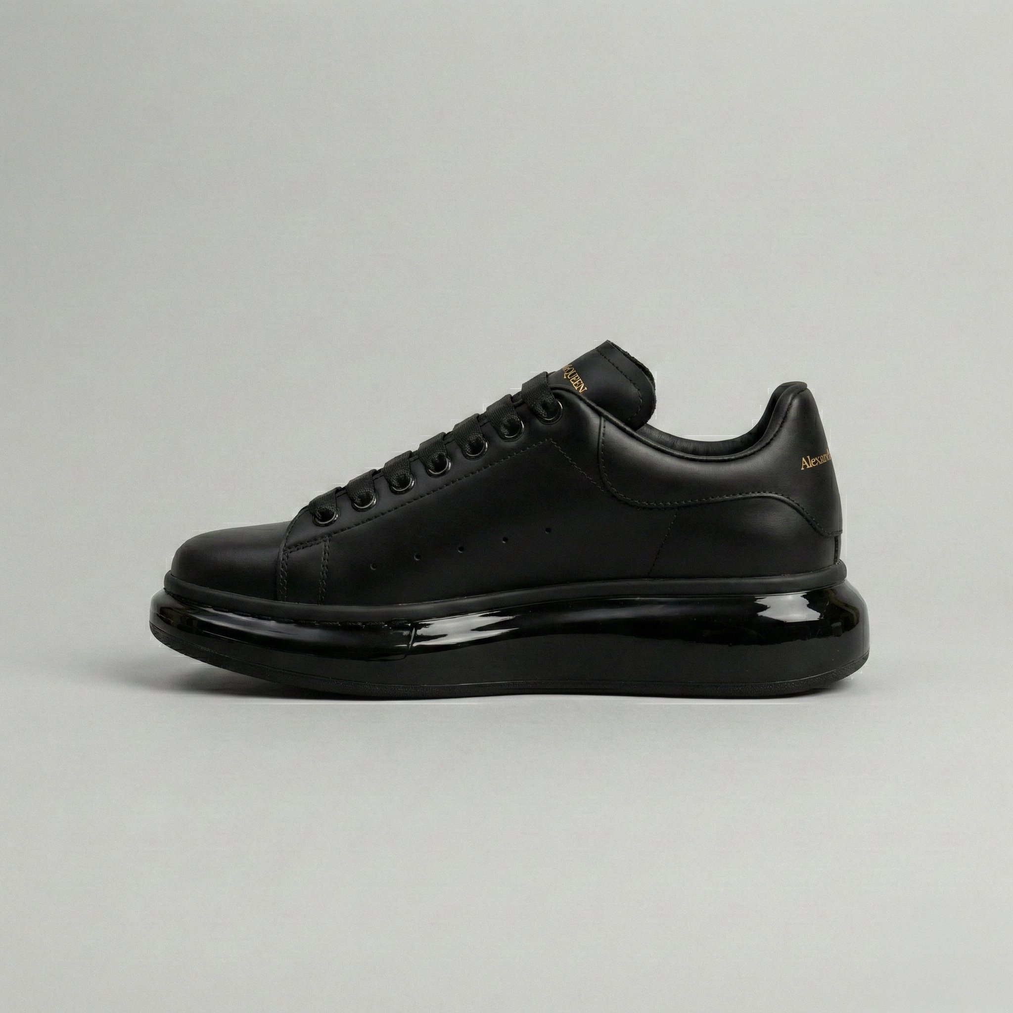 AM01 - Black Oversized Sneaker