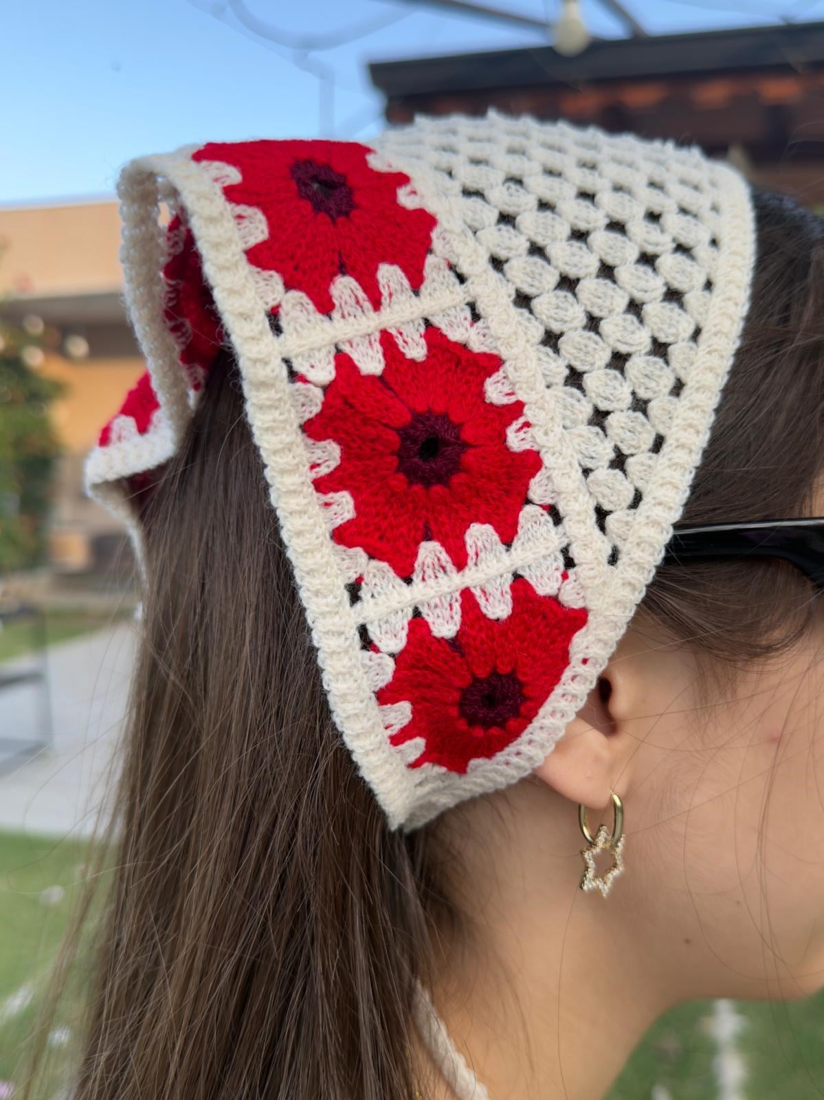 Kırmızı Motifli Ekru  Üçgen İpli Bandana