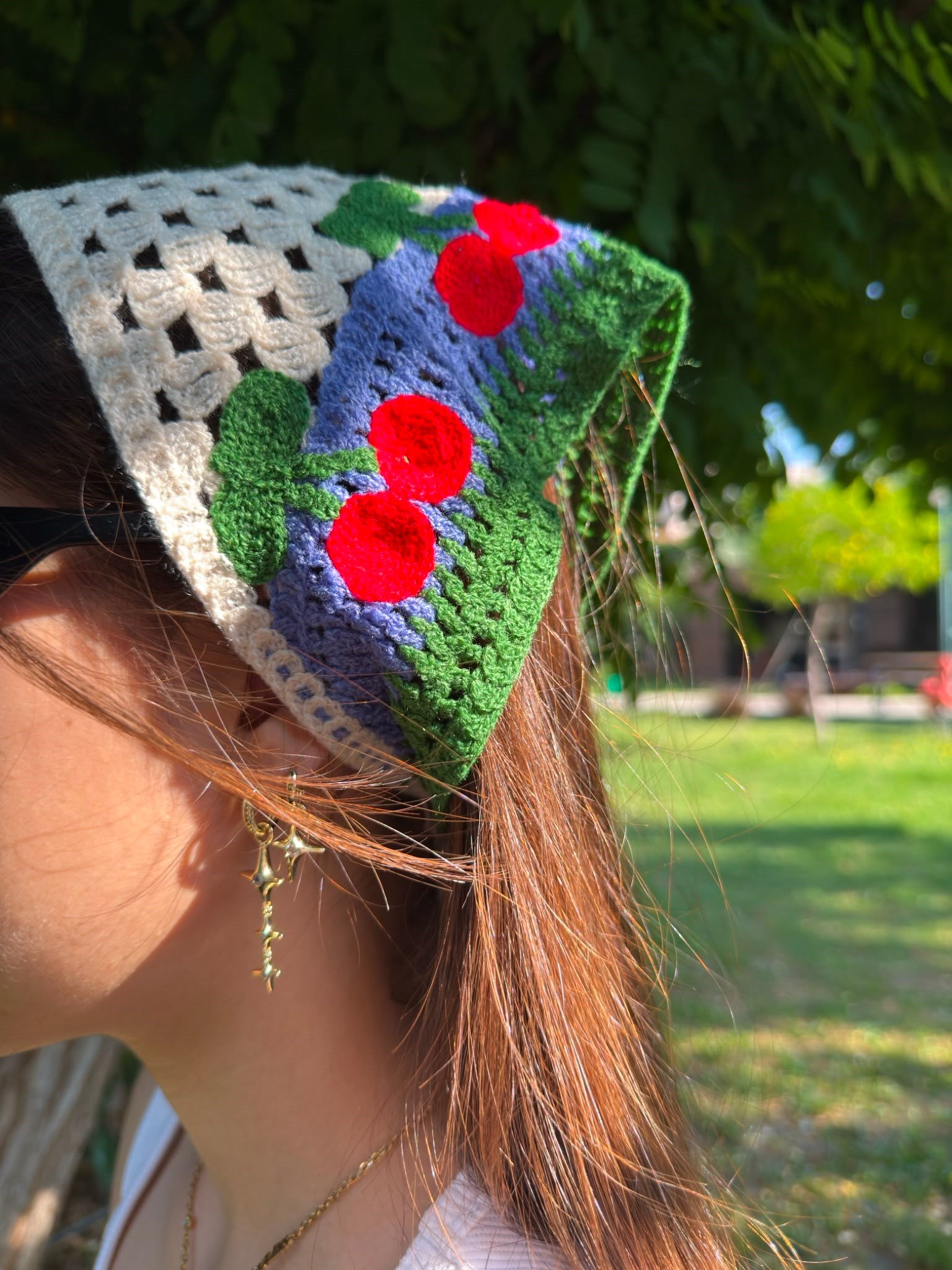 Koyu Yeşil Kenarlı Kiraz  Desenli Üçgen İpli Bandana
