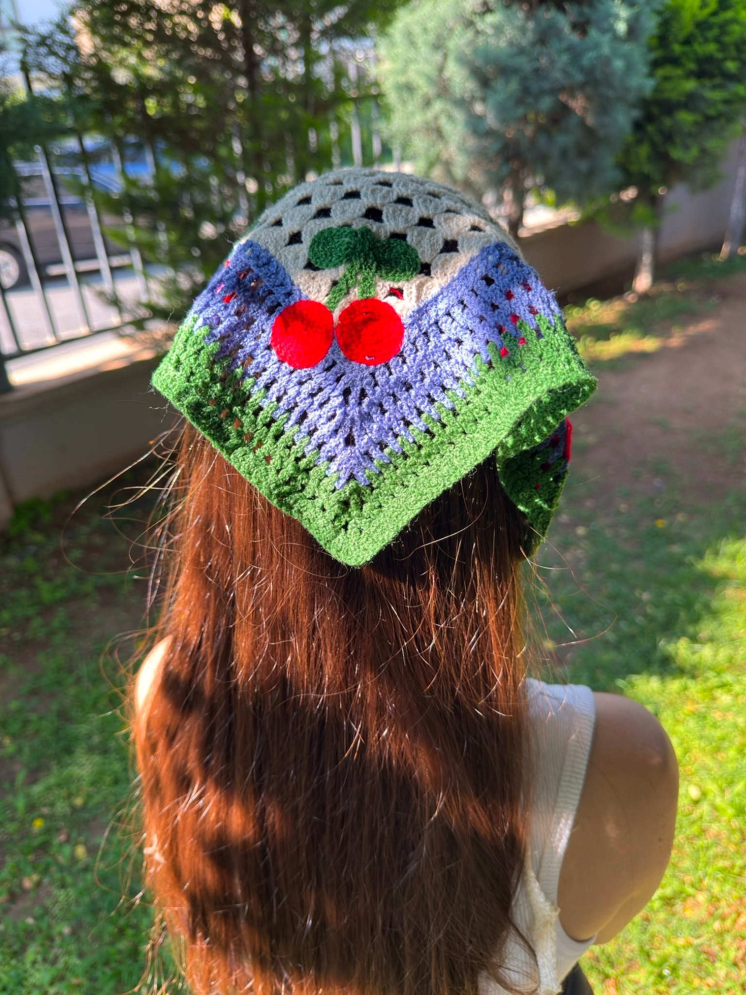 Koyu Yeşil Kenarlı Kiraz  Desenli Üçgen İpli Bandana