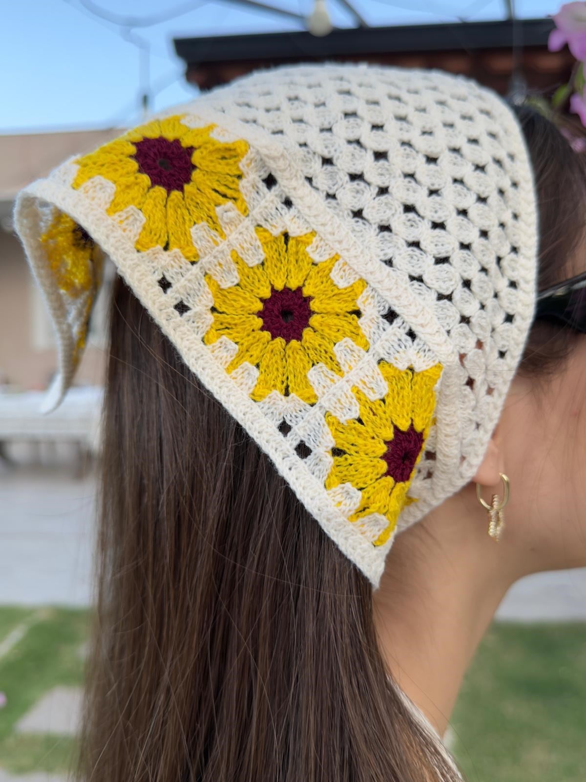 Sarı Motifli Ekru  Üçgen İpli Bandana