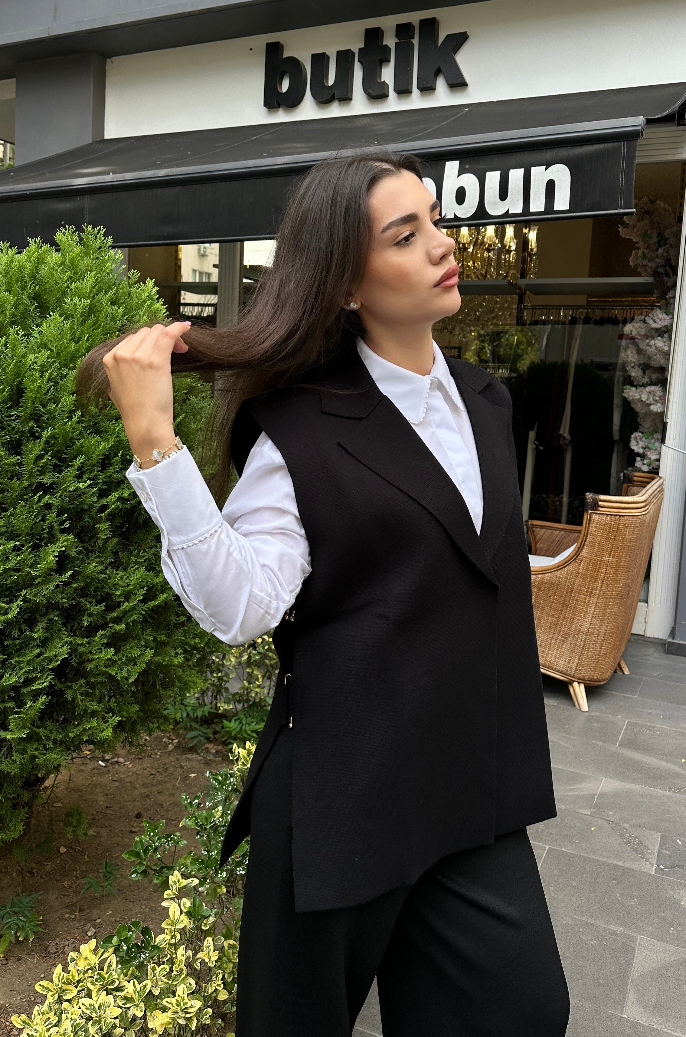 Aksesuar Detaylı Çıtçıtlı Yelek