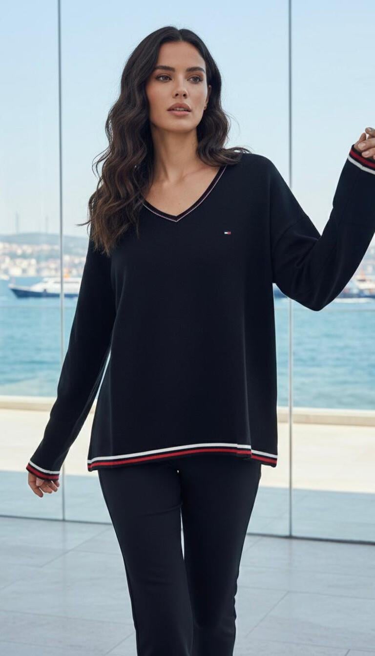 V Yaka Oversize Siyah Triko