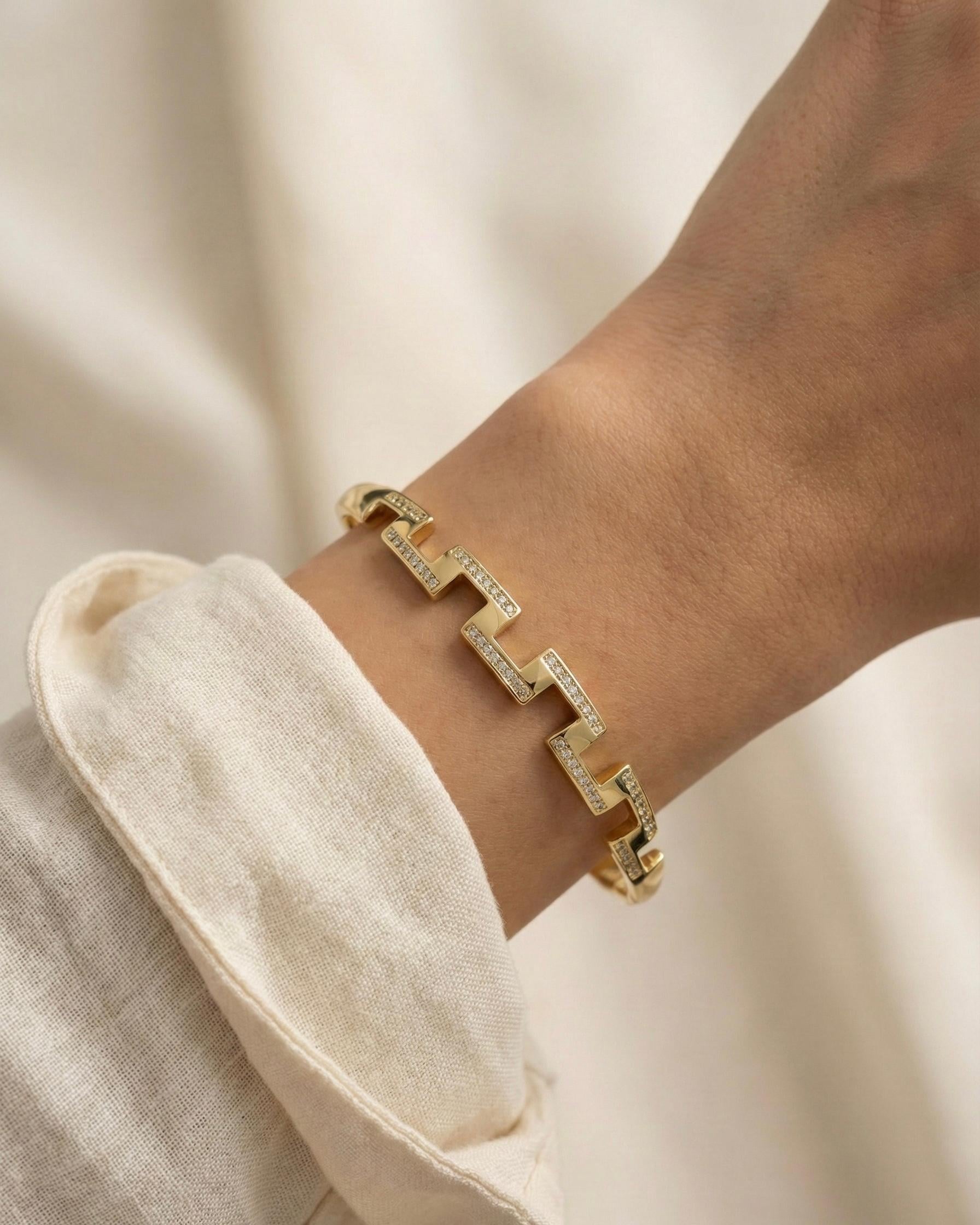 14K Xuing Zikzak Model Taşlı Kelepçe