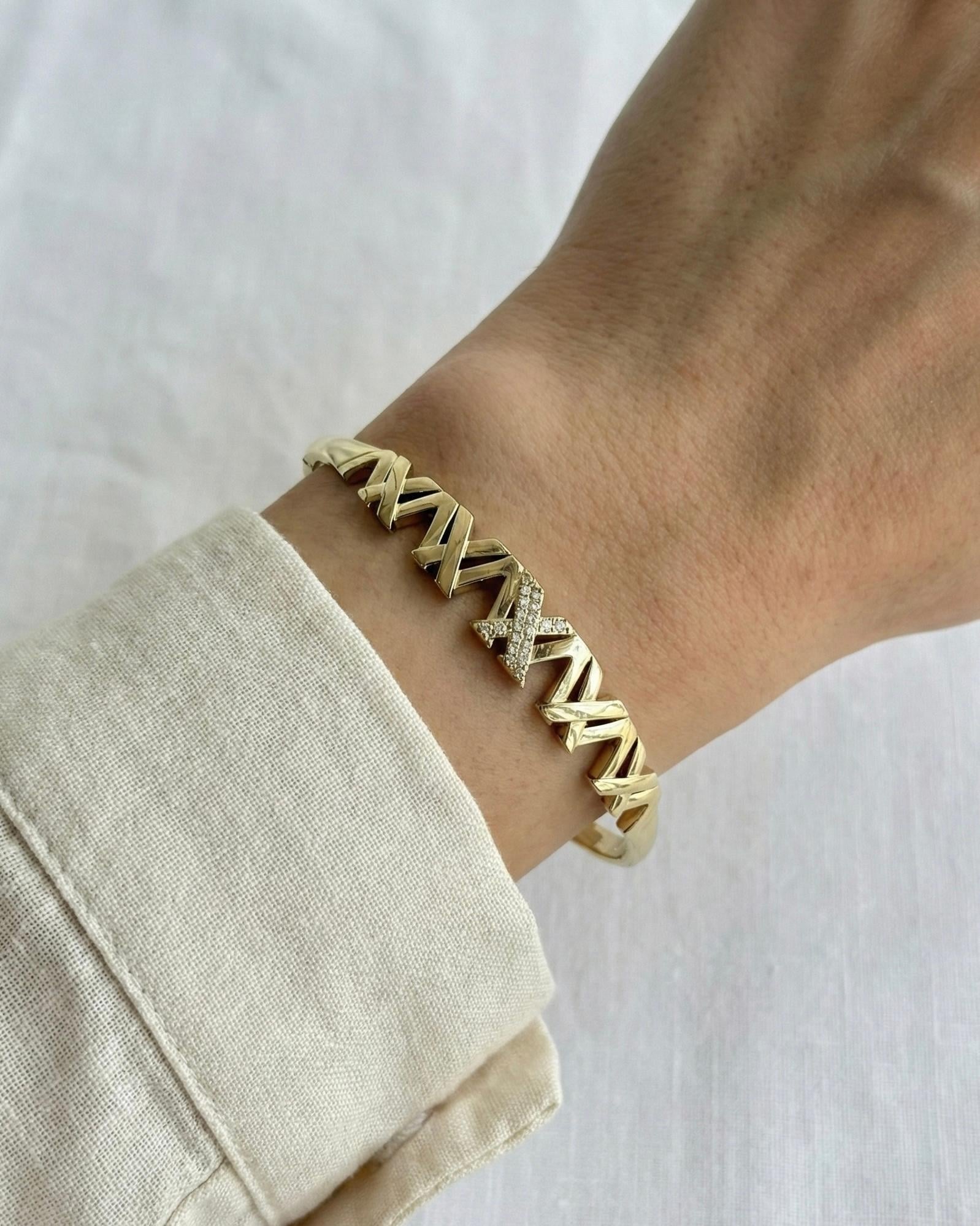 14K Xuping Taşlı Atlas Model Kelepçe