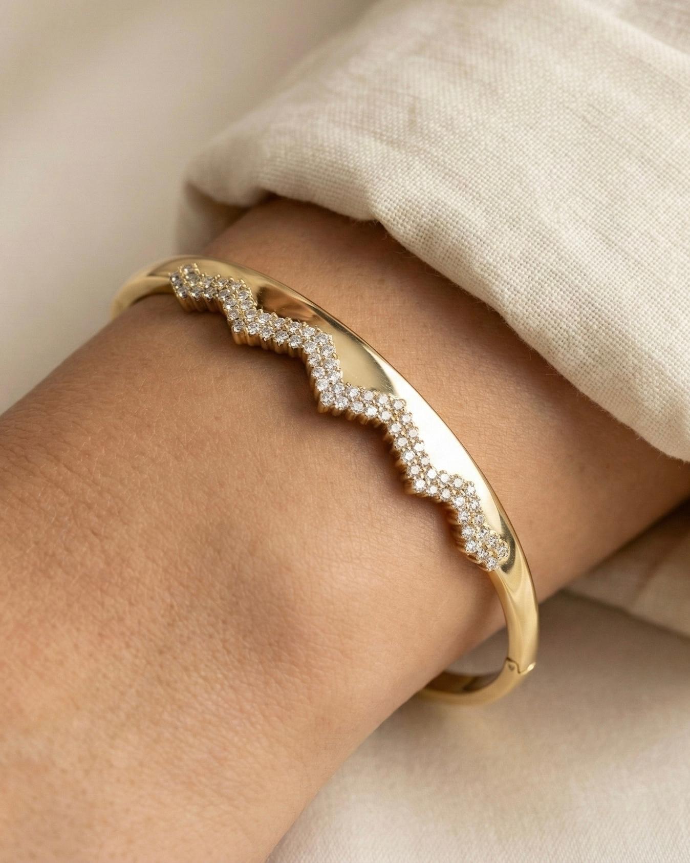 14K Xuping Taşlı Chevron Kelepçe