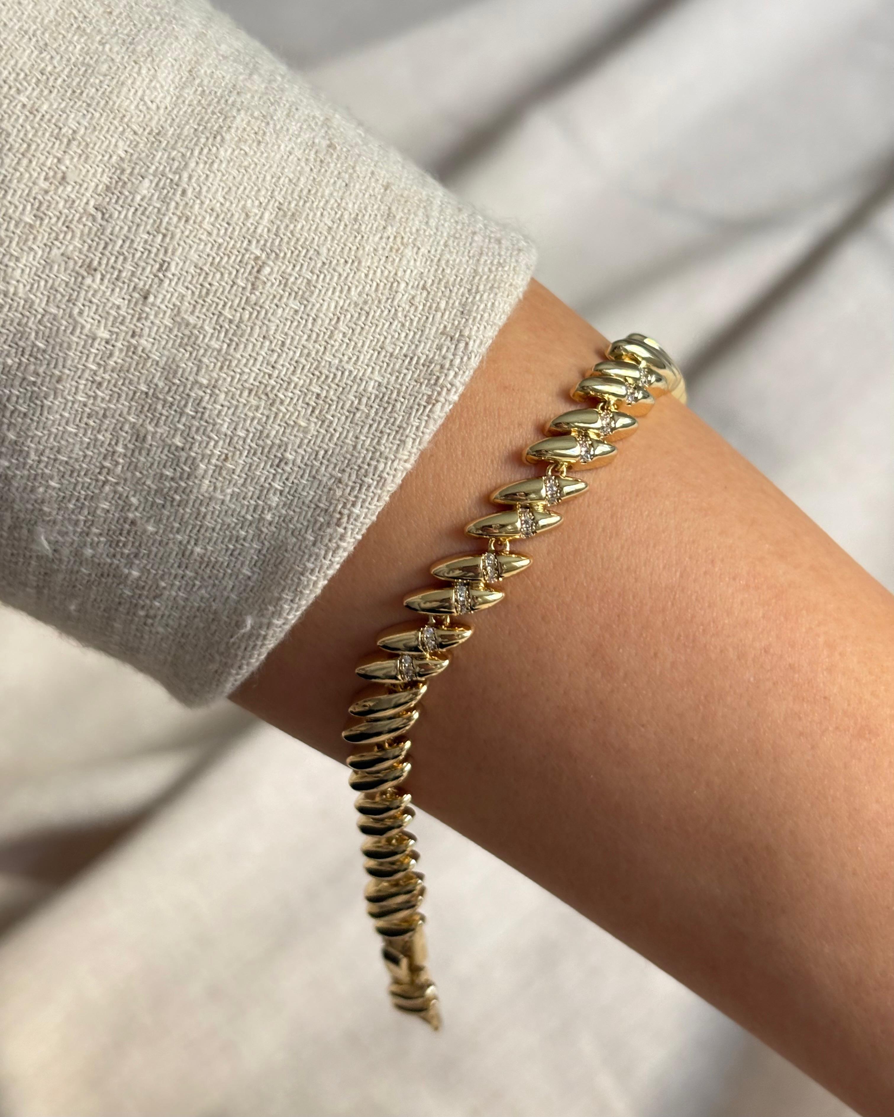 14K Xuping Taşlı Yarı Sarmal Model Bileklik