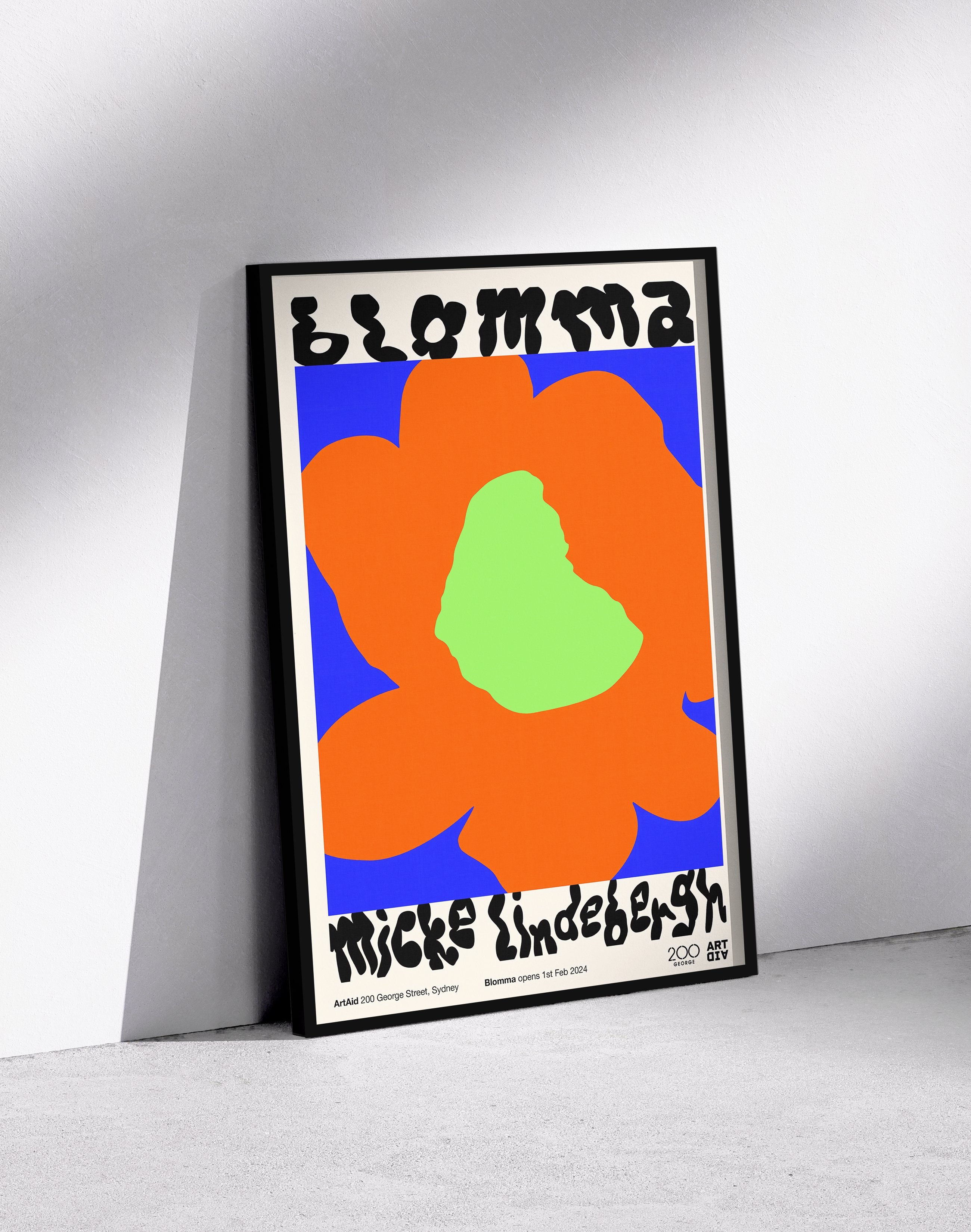 Blomma Flower Modern Duvar Tablosu – Turuncu Mavi Tipografik Çiçek Poster