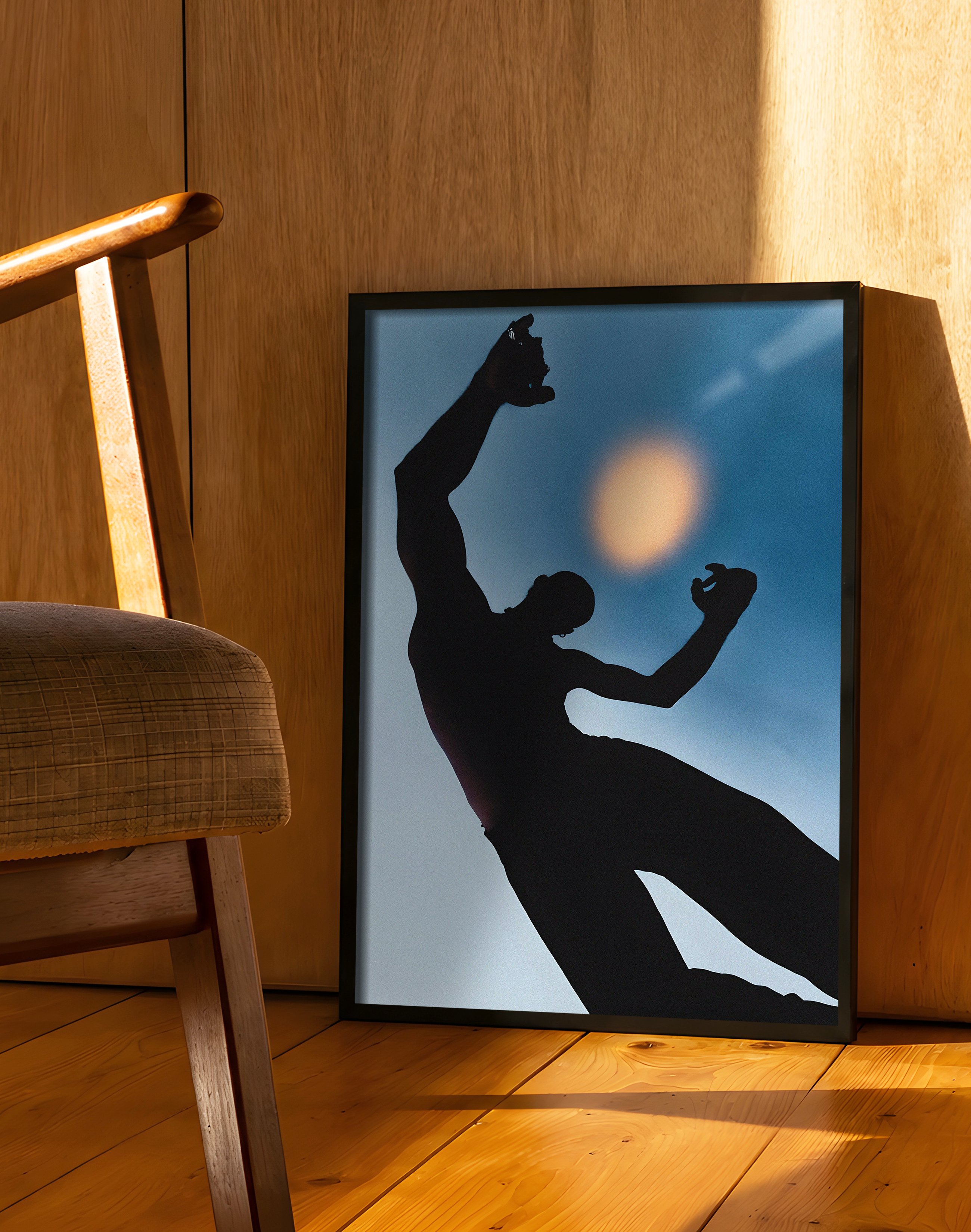 Blue Eclipse Modern Duvar Tablosu – Mavi Siyah Figüratif Poster