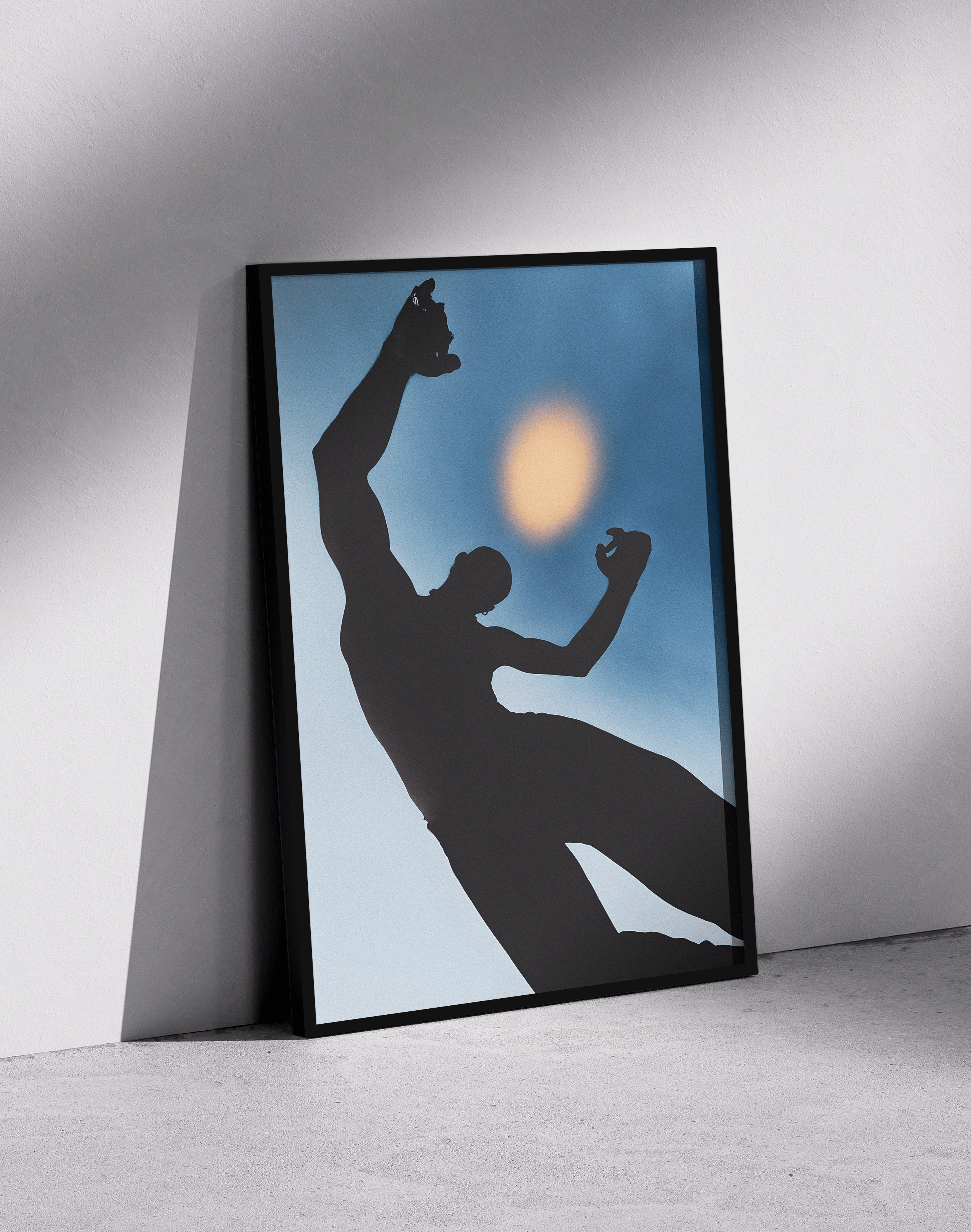 Blue Eclipse Modern Duvar Tablosu – Mavi Siyah Figüratif Poster