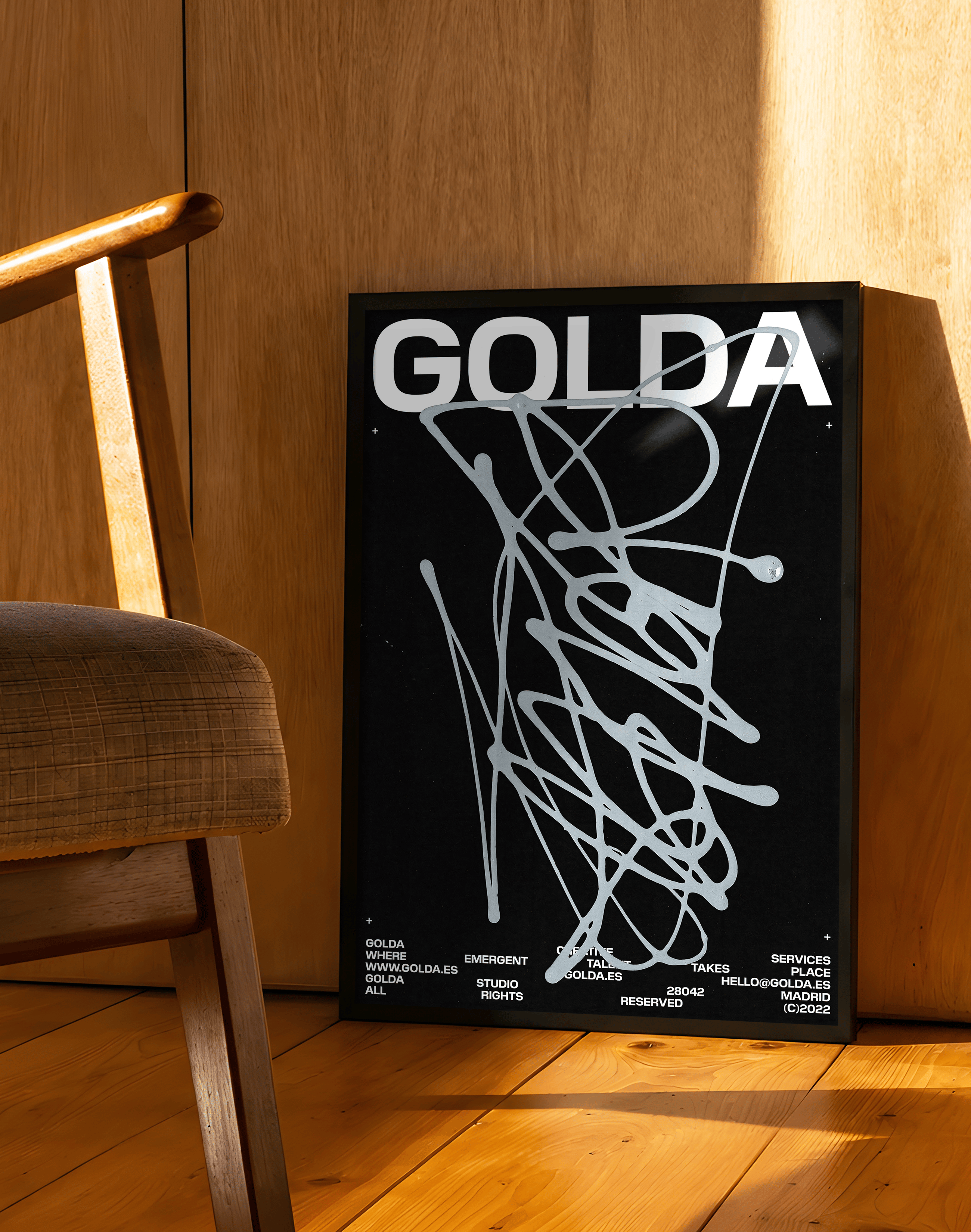 Silver Trace Modern Duvar Tablosu – Siyah Beyaz Deneysel Tipografik Poster