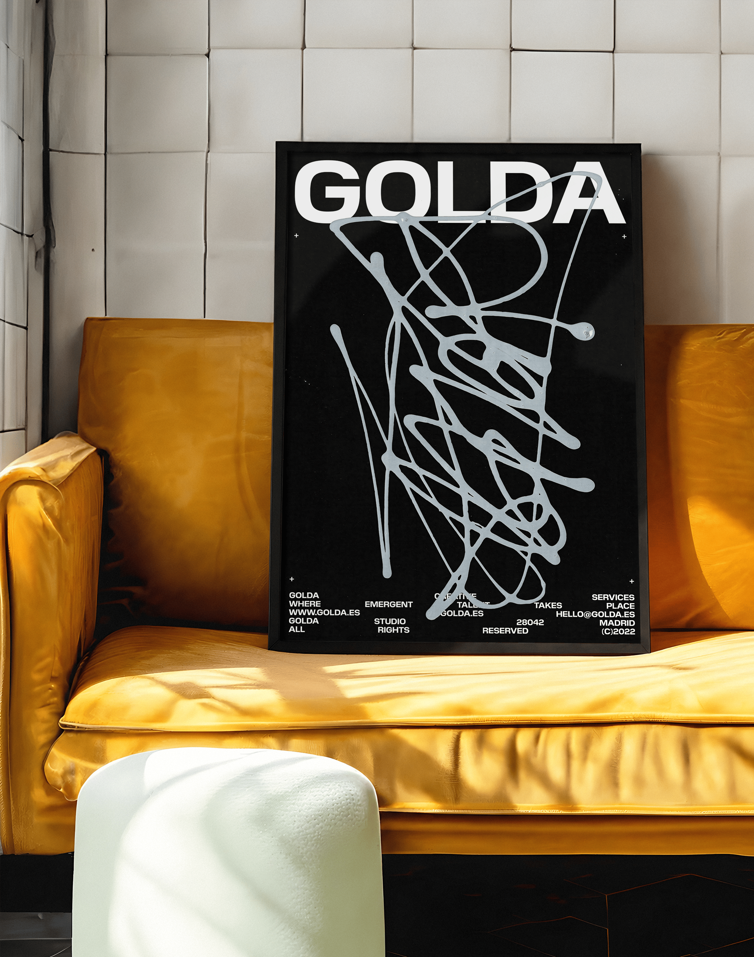 Silver Trace Modern Duvar Tablosu – Siyah Beyaz Deneysel Tipografik Poster